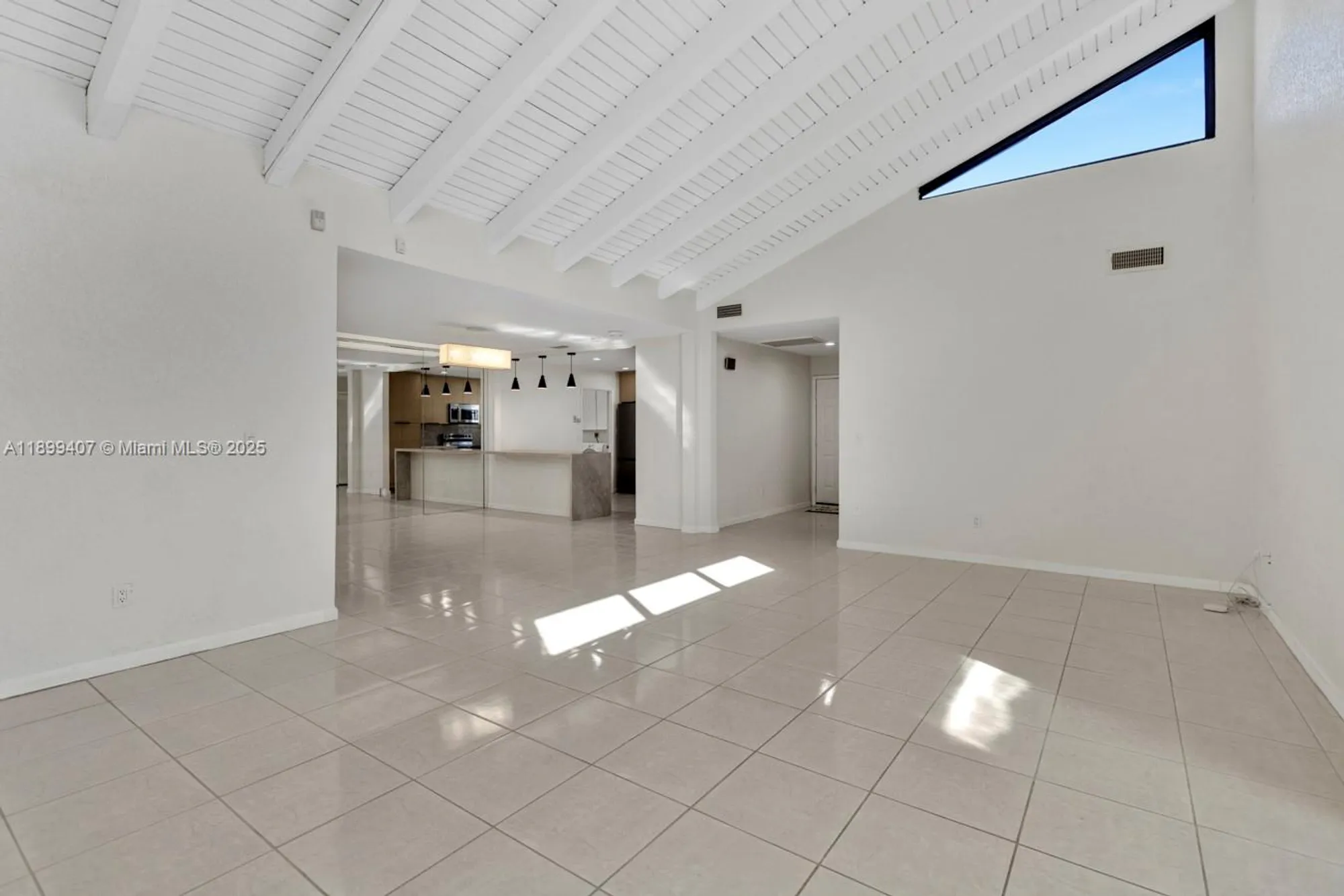 Property Slideshow image 4 of 49 | 21686 arriba real # 40-a, Boca Raton, FL, 33433