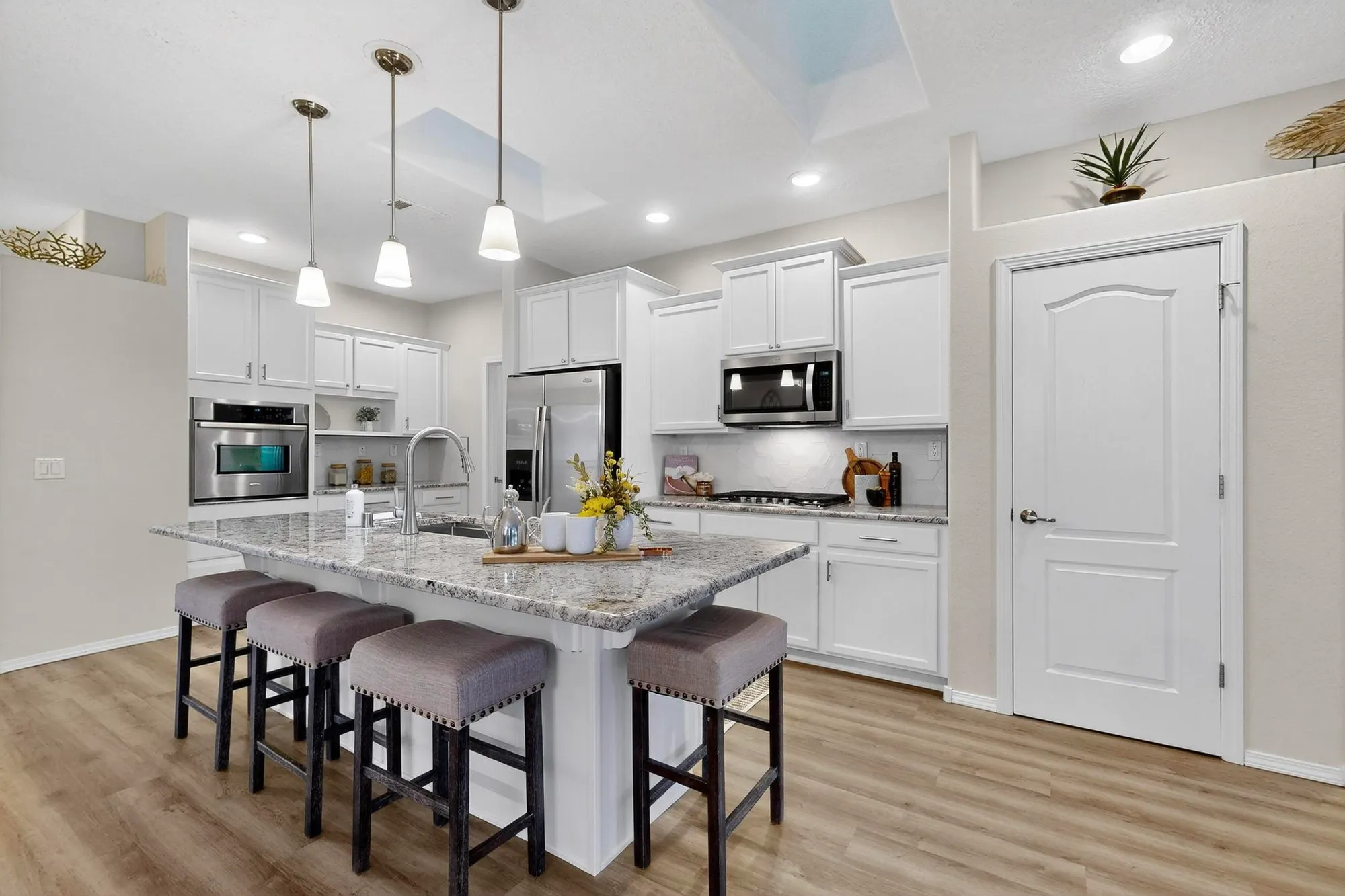 Property Slideshow image 14 of 46 | 806 purple aster, Bernalillo, NM, 87004