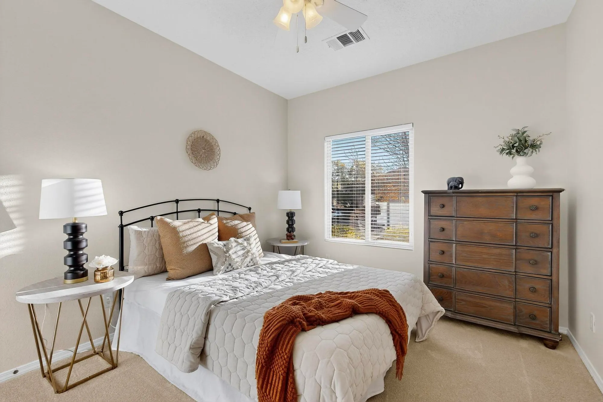 Property Slideshow image 19 of 46 | 806 purple aster, Bernalillo, NM, 87004