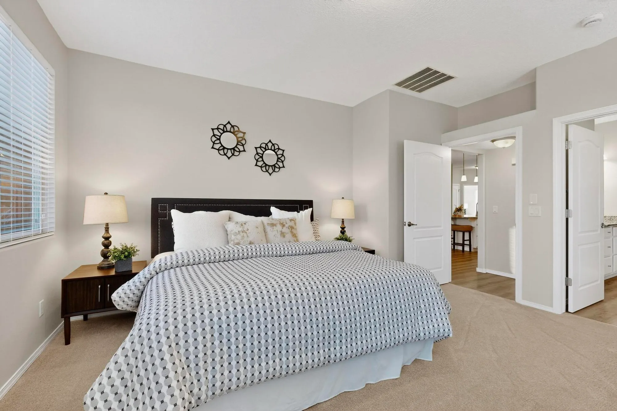 Property Slideshow image 21 of 46 | 806 purple aster, Bernalillo, NM, 87004