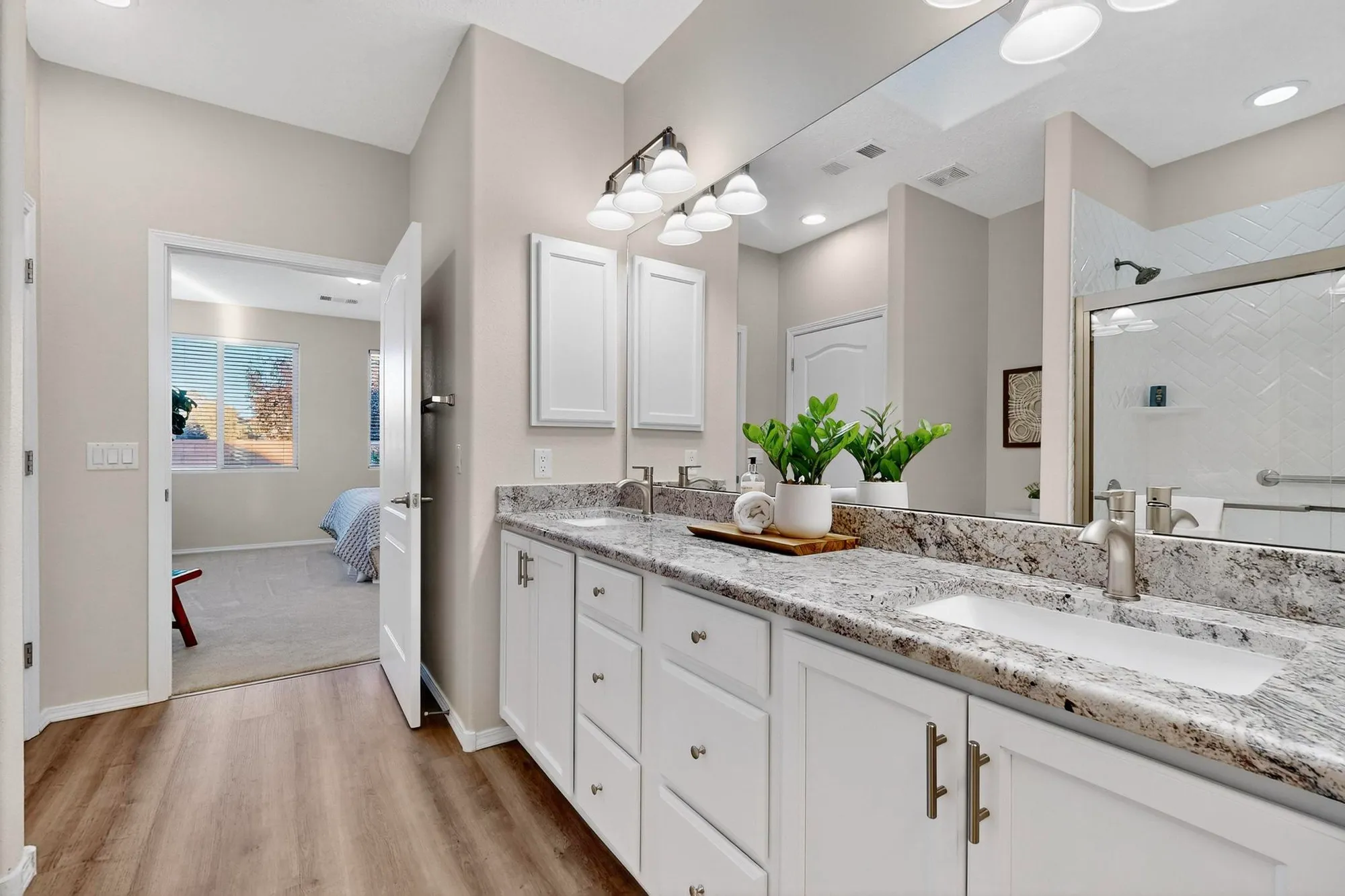 Property Slideshow image 22 of 46 | 806 purple aster, Bernalillo, NM, 87004