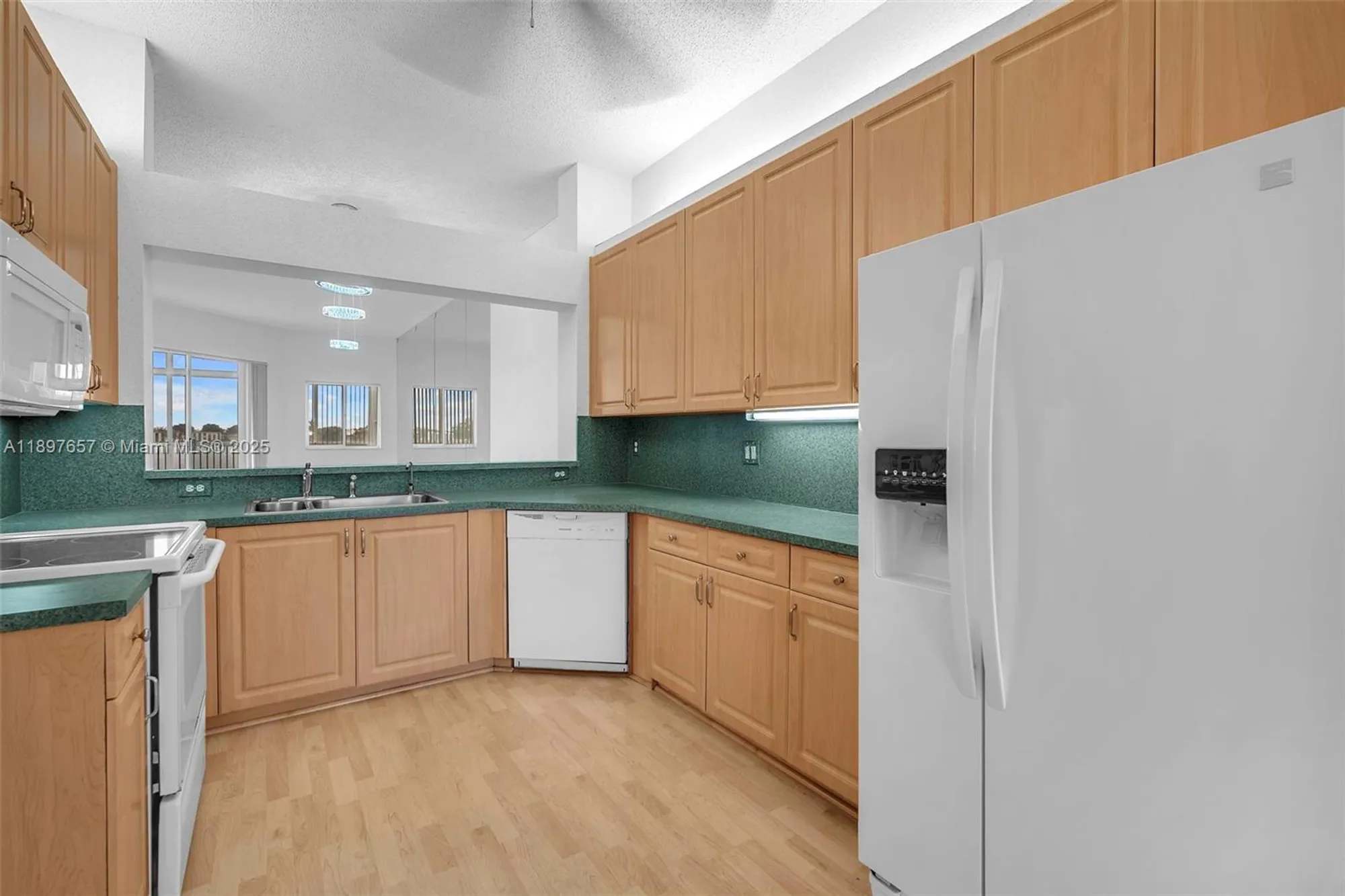 Property Slideshow image 13 of 38 | 7486 granville dr 410, Tamarac, FL, 33321