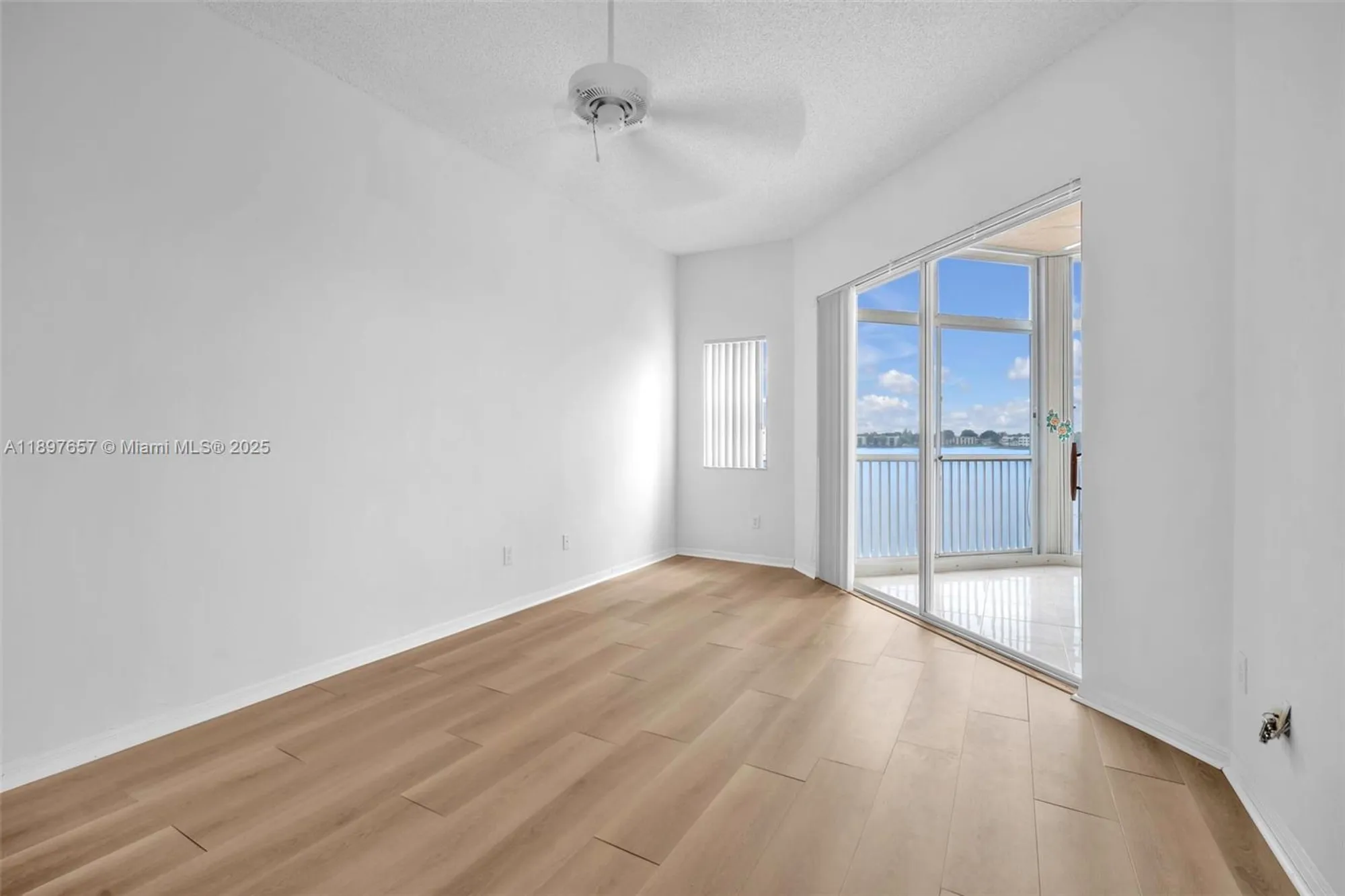 Property Slideshow image 4 of 38 | 7486 granville dr 410, Tamarac, FL, 33321
