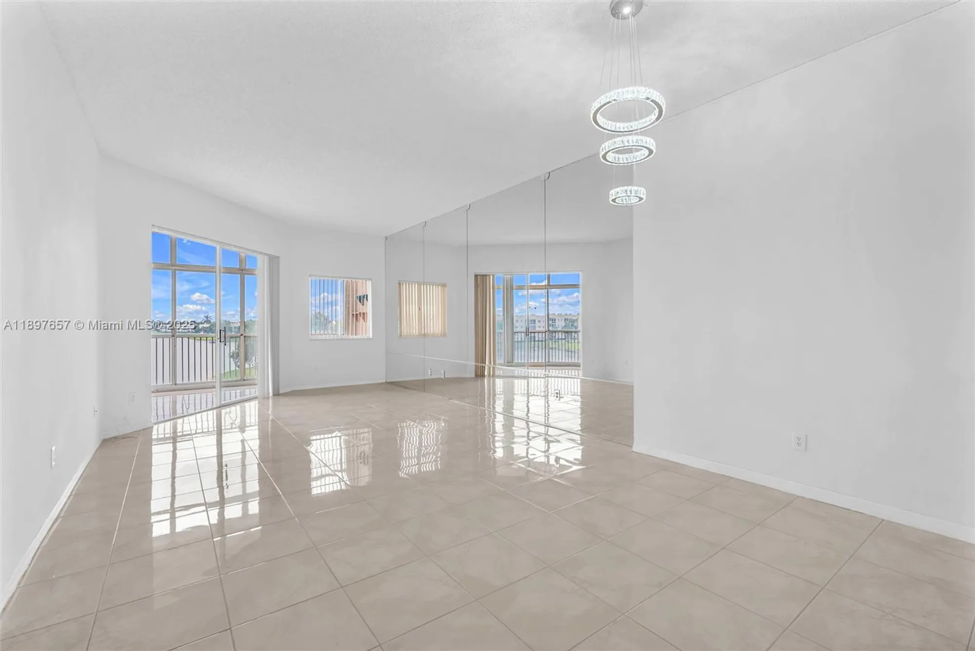 Property Slideshow image 6 of 38 | 7486 granville dr 410, Tamarac, FL, 33321