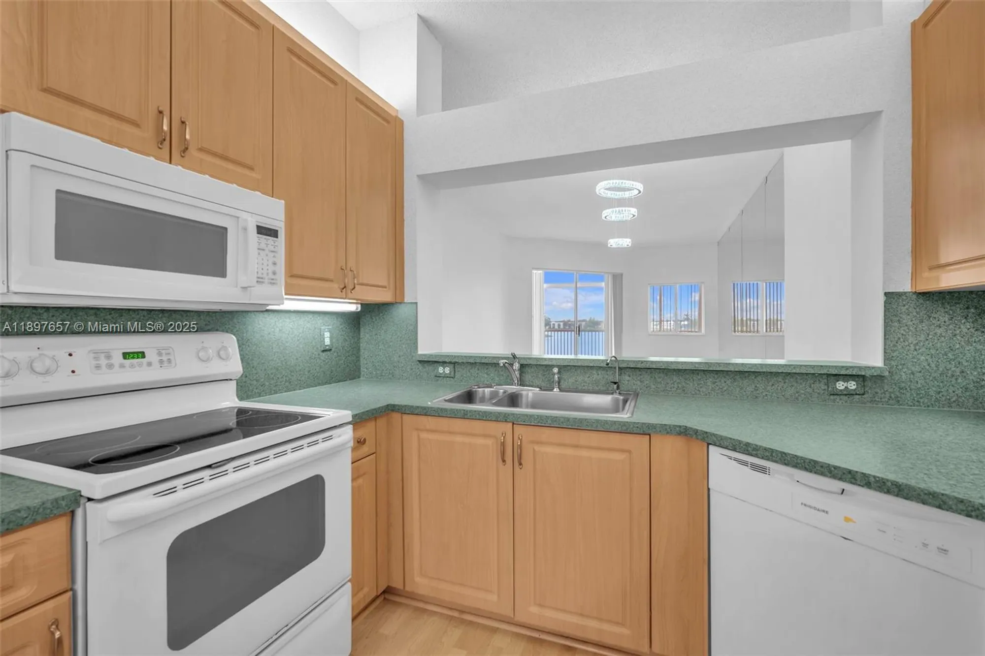 Property Slideshow image 9 of 38 | 7486 granville dr 410, Tamarac, FL, 33321