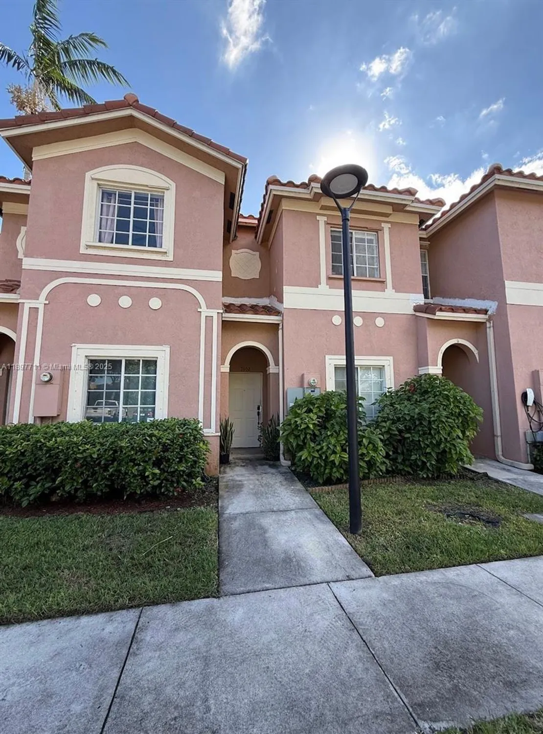 Property Slideshow image 2 of 13 | 7802 catalina cir, Tamarac, FL, 33321