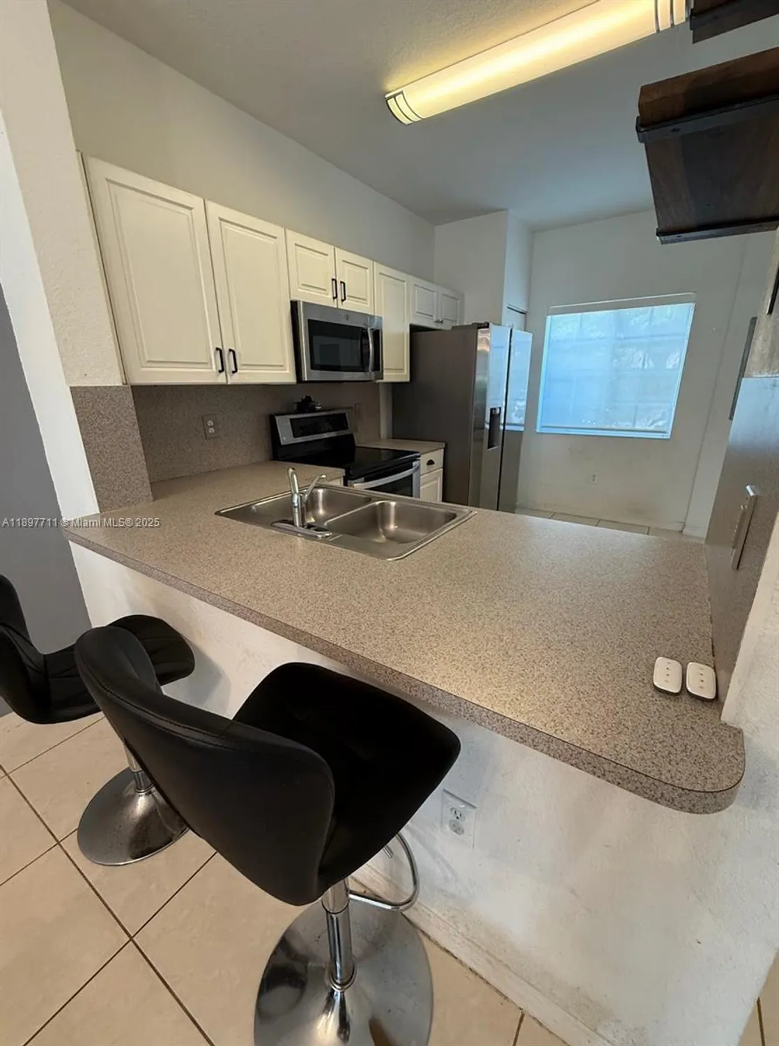 Property Slideshow image 5 of 13 | 7802 catalina cir, Tamarac, FL, 33321