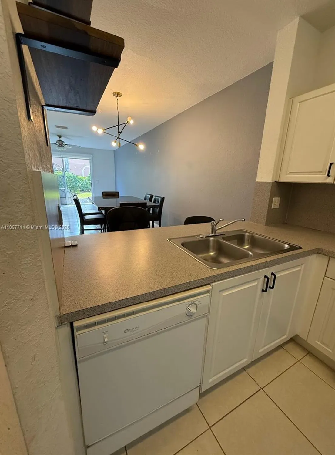 Property Slideshow image 6 of 13 | 7802 catalina cir, Tamarac, FL, 33321