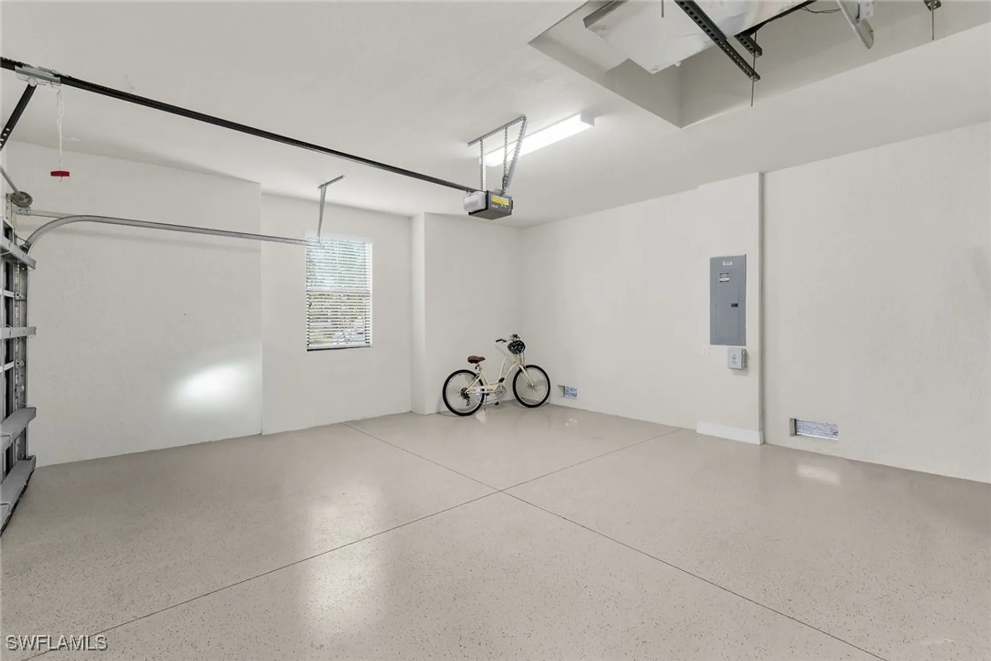 Property Slideshow image 23 of 43 | 2990 aviamar cir, Naples, FL, 34114