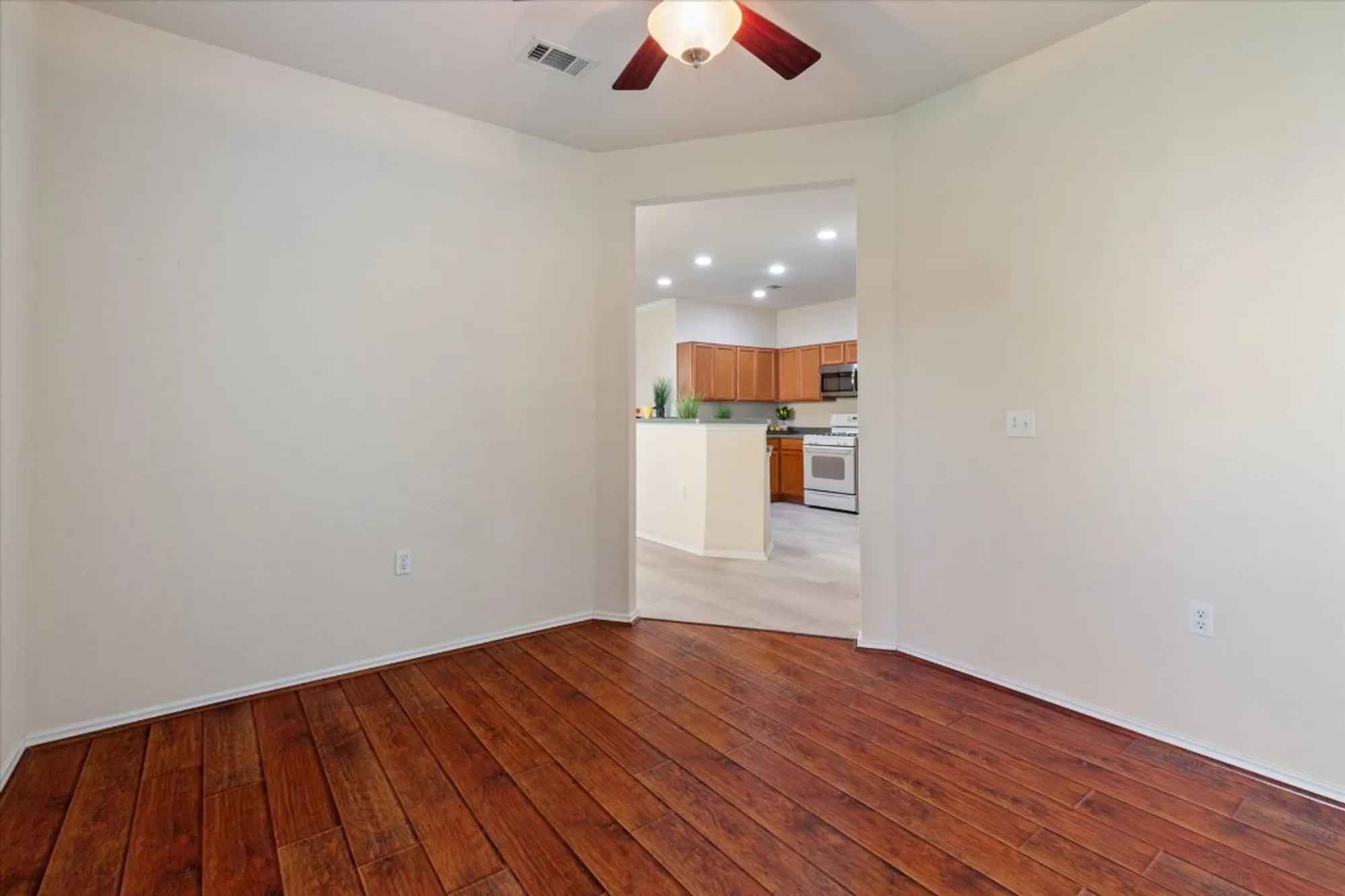 Property Slideshow image 14 of 39 | 112 winter dr, Georgetown, TX, 78633