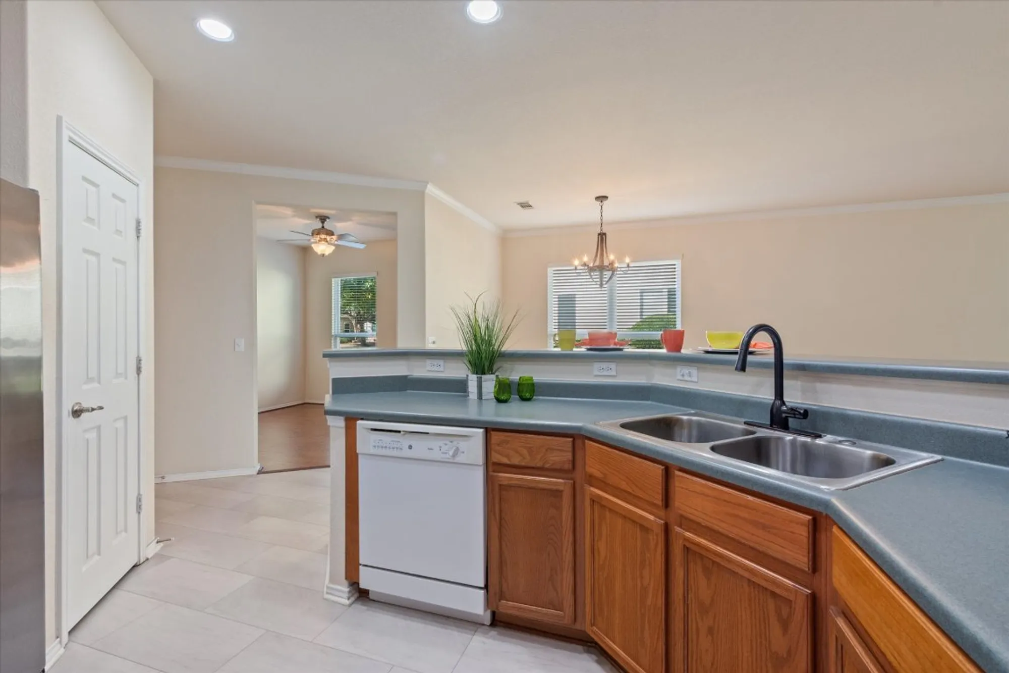 Property Slideshow image 8 of 39 | 112 winter dr, Georgetown, TX, 78633