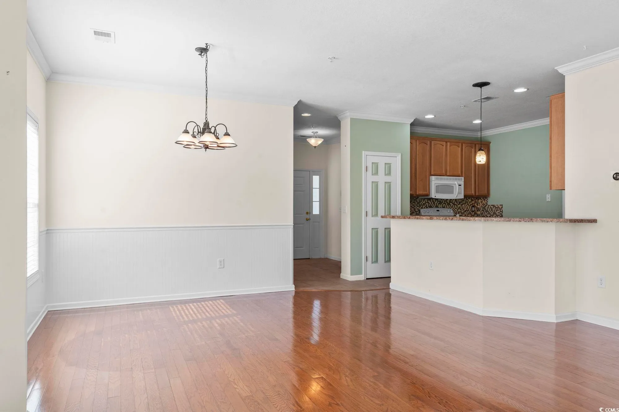 Property Slideshow image 13 of 36 | 237 moonglow cir 102, Murrells Inlet, SC, 29576