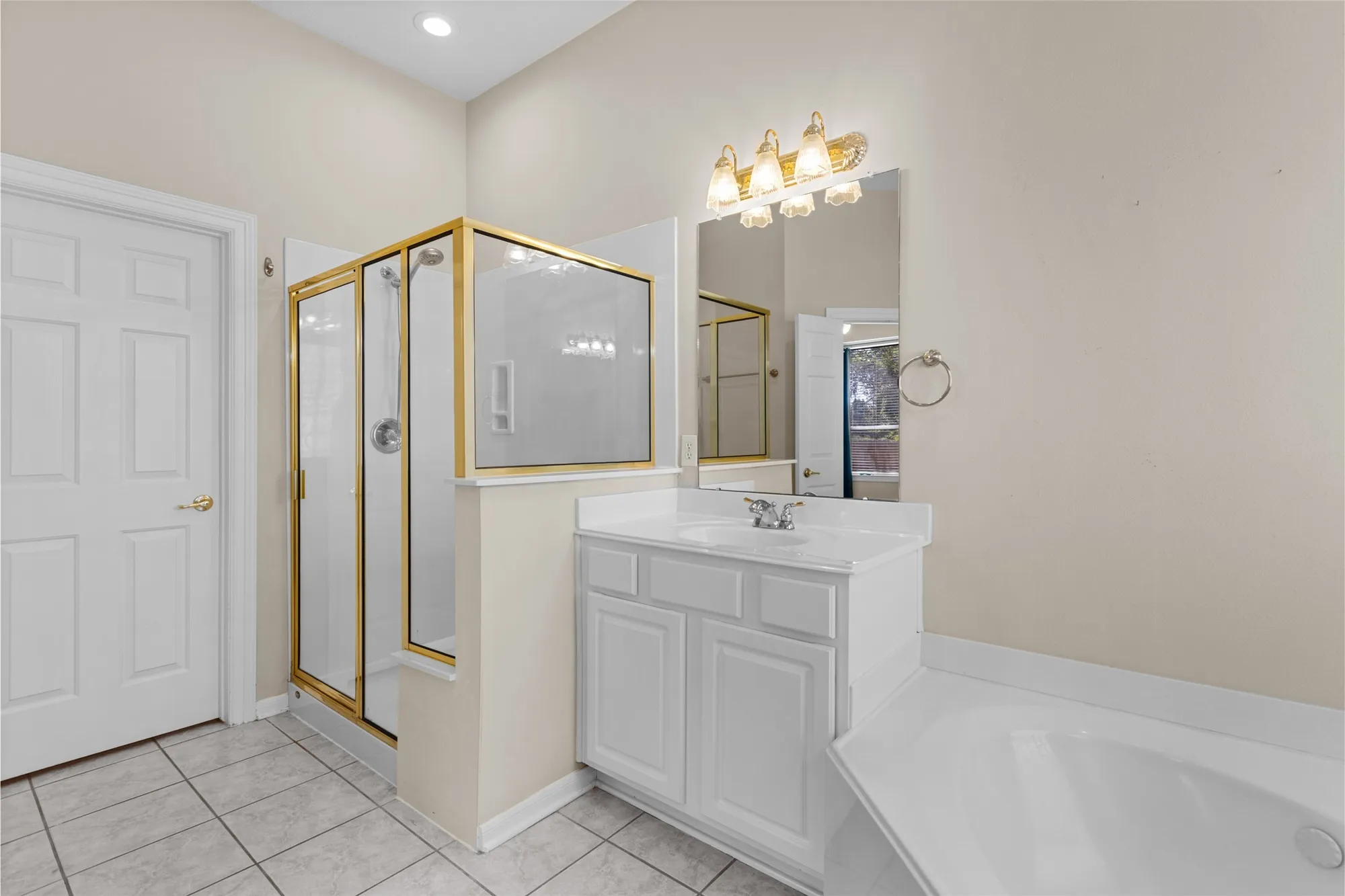 Property Slideshow image 20 of 32 | 83 robindale cir, Conroe, TX, 77384