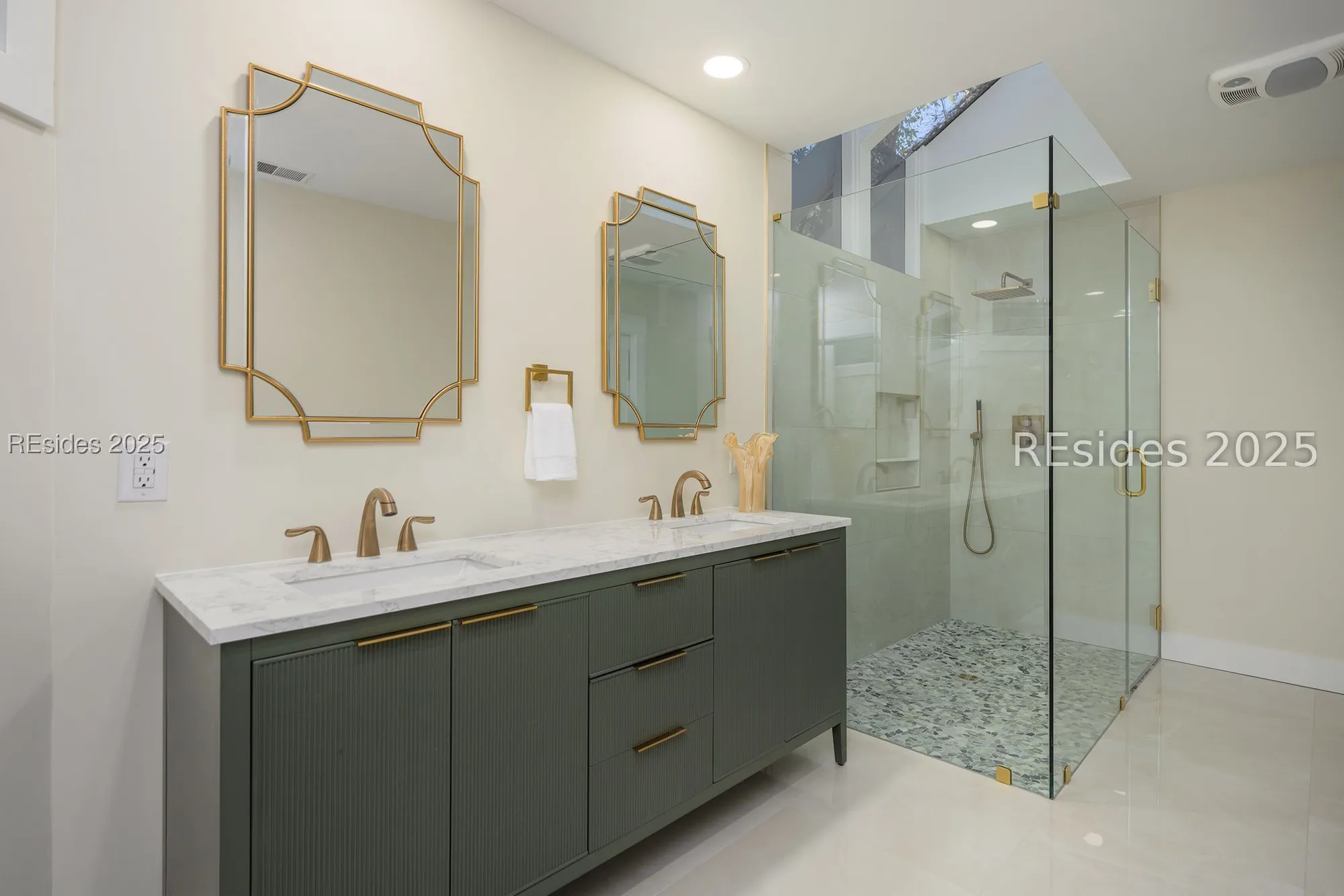 Property Slideshow image 31 of 37 | 7 whispering pines ct, Hilton Head Island, SC, 29926