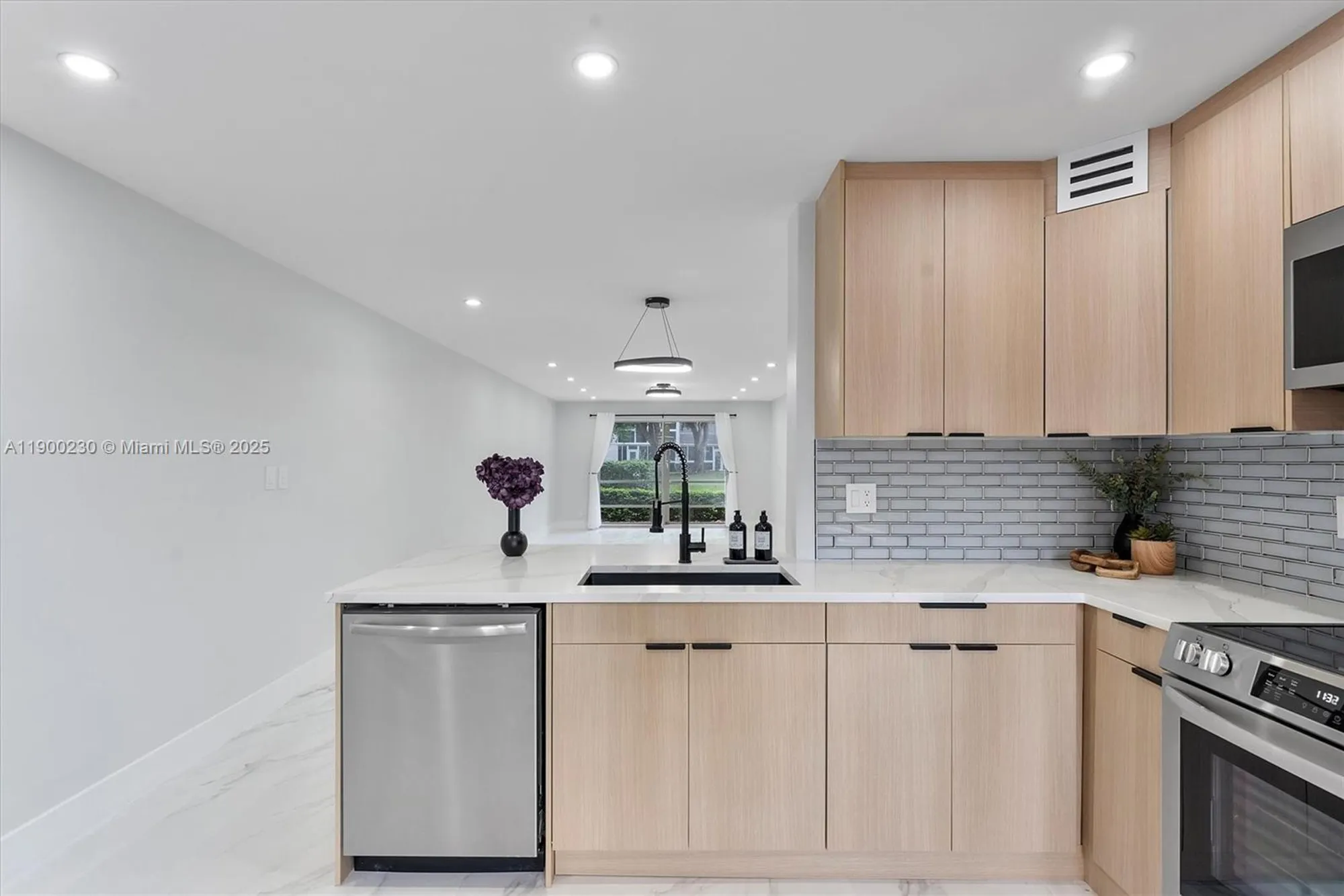 Property Slideshow image 4 of 34 | 2004 granada dr h1, Coconut Creek, FL, 33066