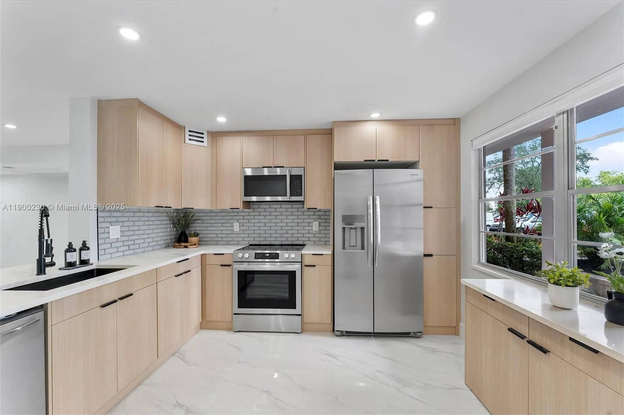 Property Slideshow image 5 of 34 | 2004 granada dr h1, Coconut Creek, FL, 33066