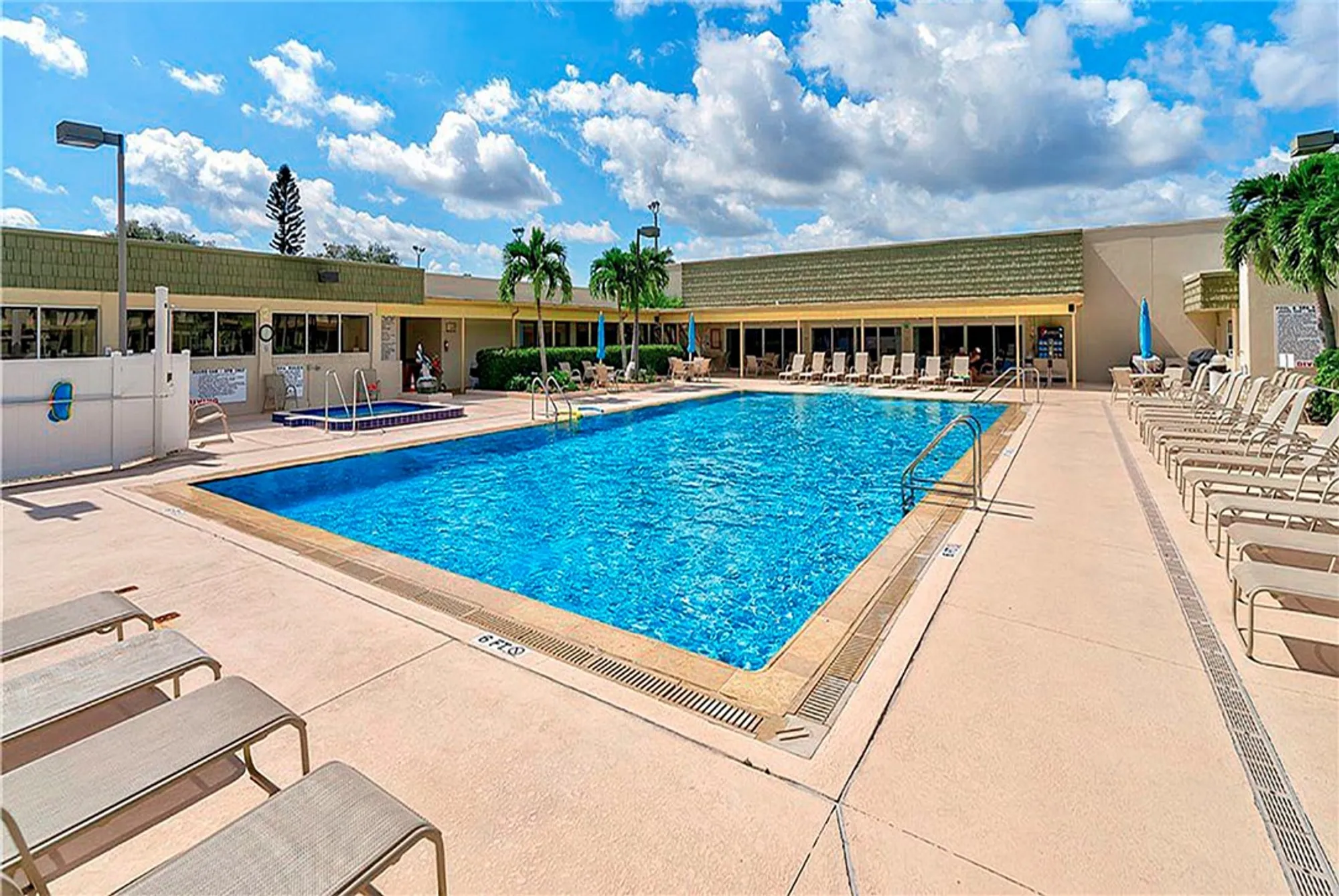 Property Slideshow image 18 of 35 | 11 vista gardens trl apt 104, Vero Beach, FL, 32962