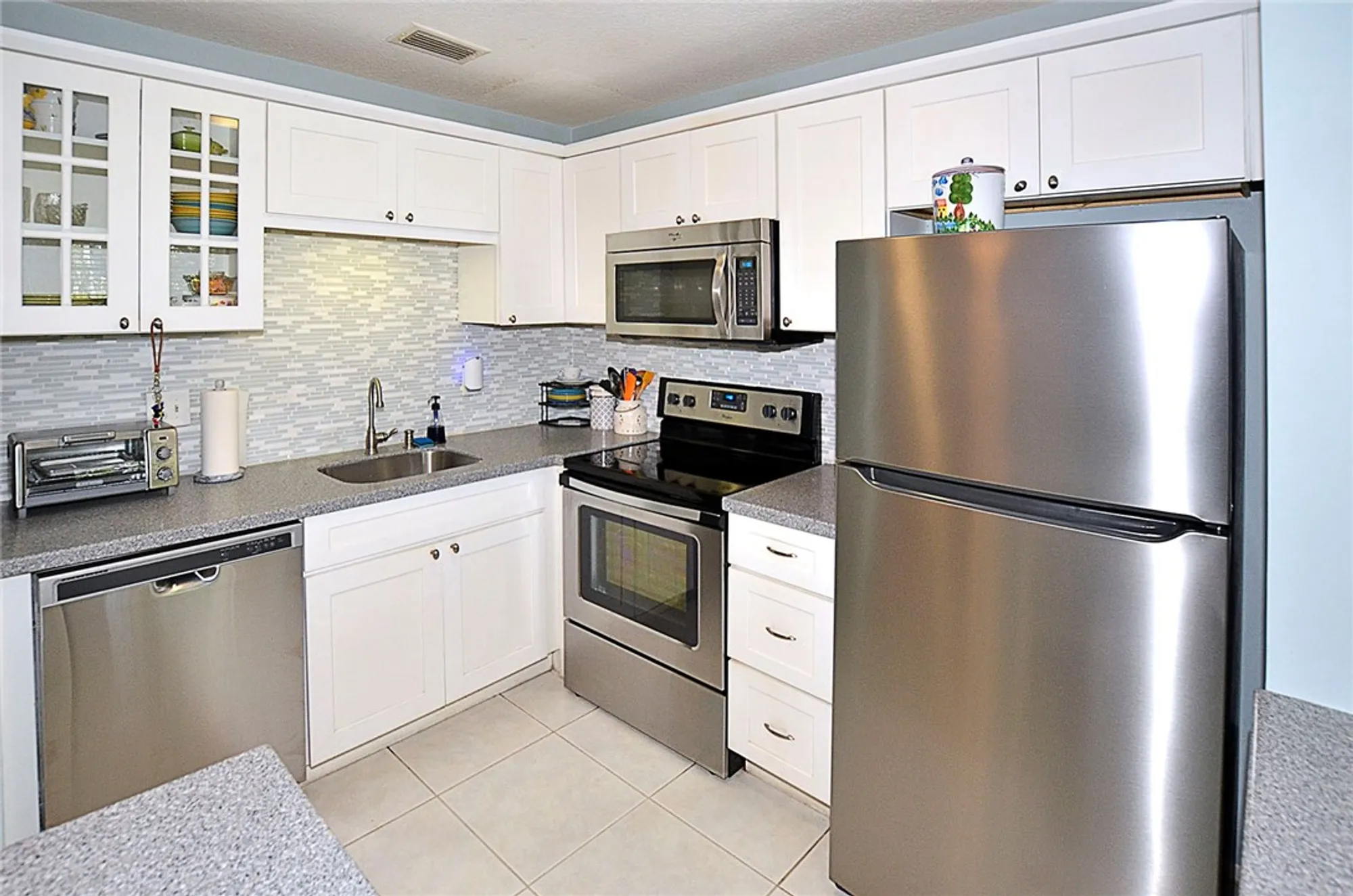 Property Slideshow image 4 of 35 | 11 vista gardens trl apt 104, Vero Beach, FL, 32962
