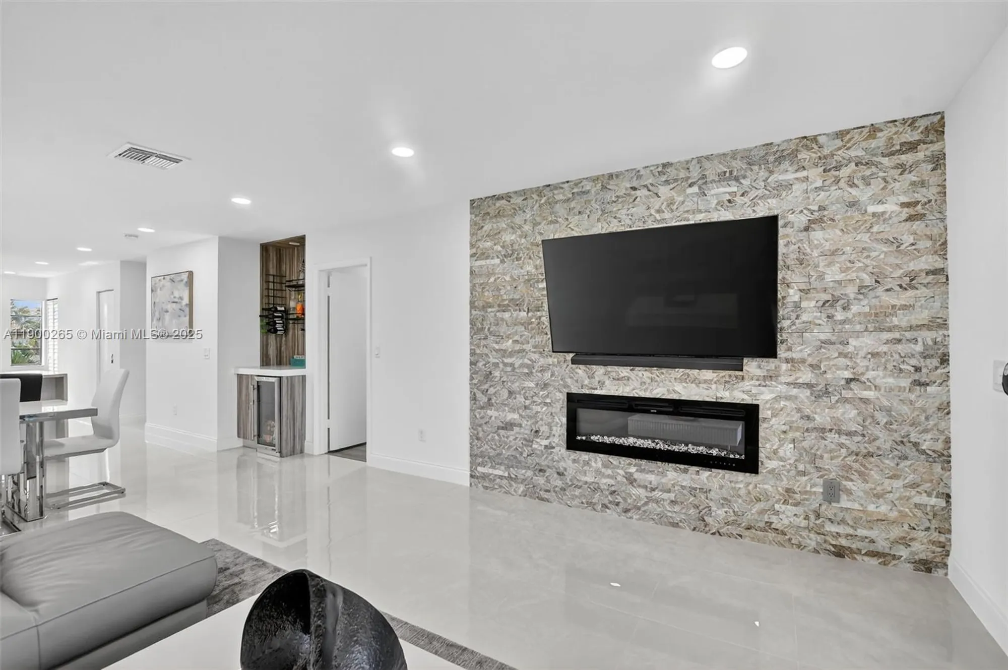 Property Slideshow image 15 of 55 | 21860 arriba real apt 4d, Boca Raton, FL, 33433