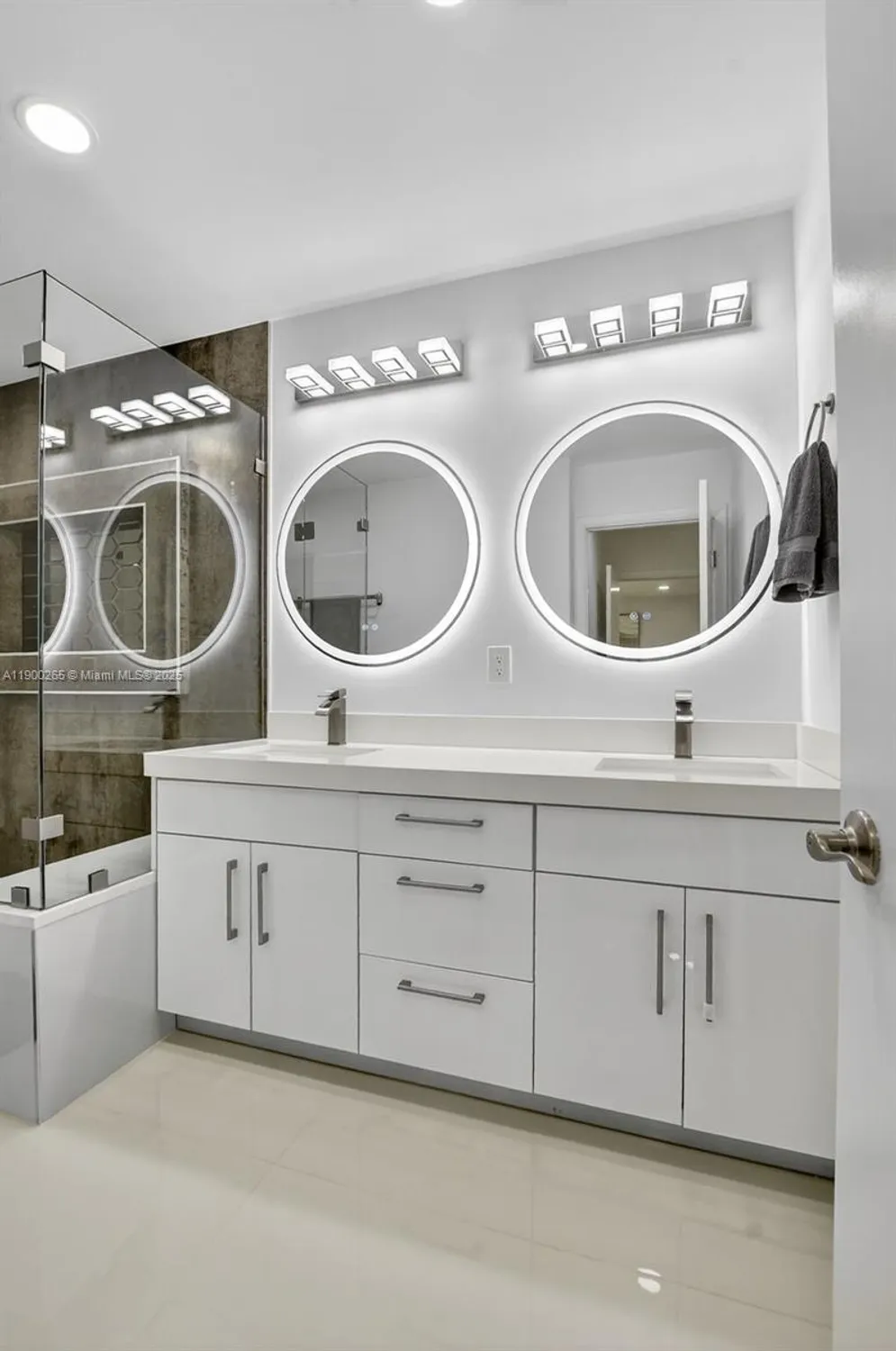 Property Slideshow image 20 of 55 | 21860 arriba real apt 4d, Boca Raton, FL, 33433