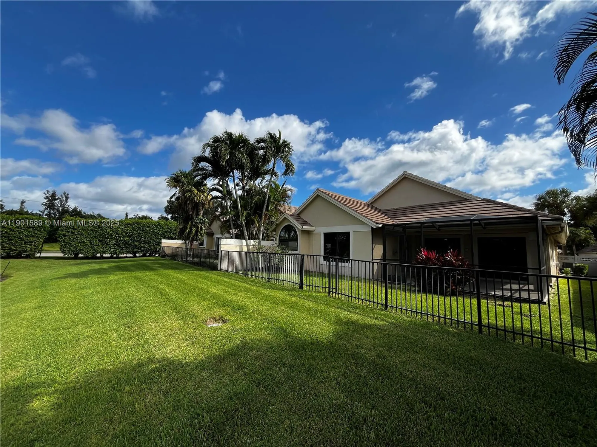 Property Slideshow image 5 of 30 | 8079 popash ct, Boynton Beach, FL, 33472