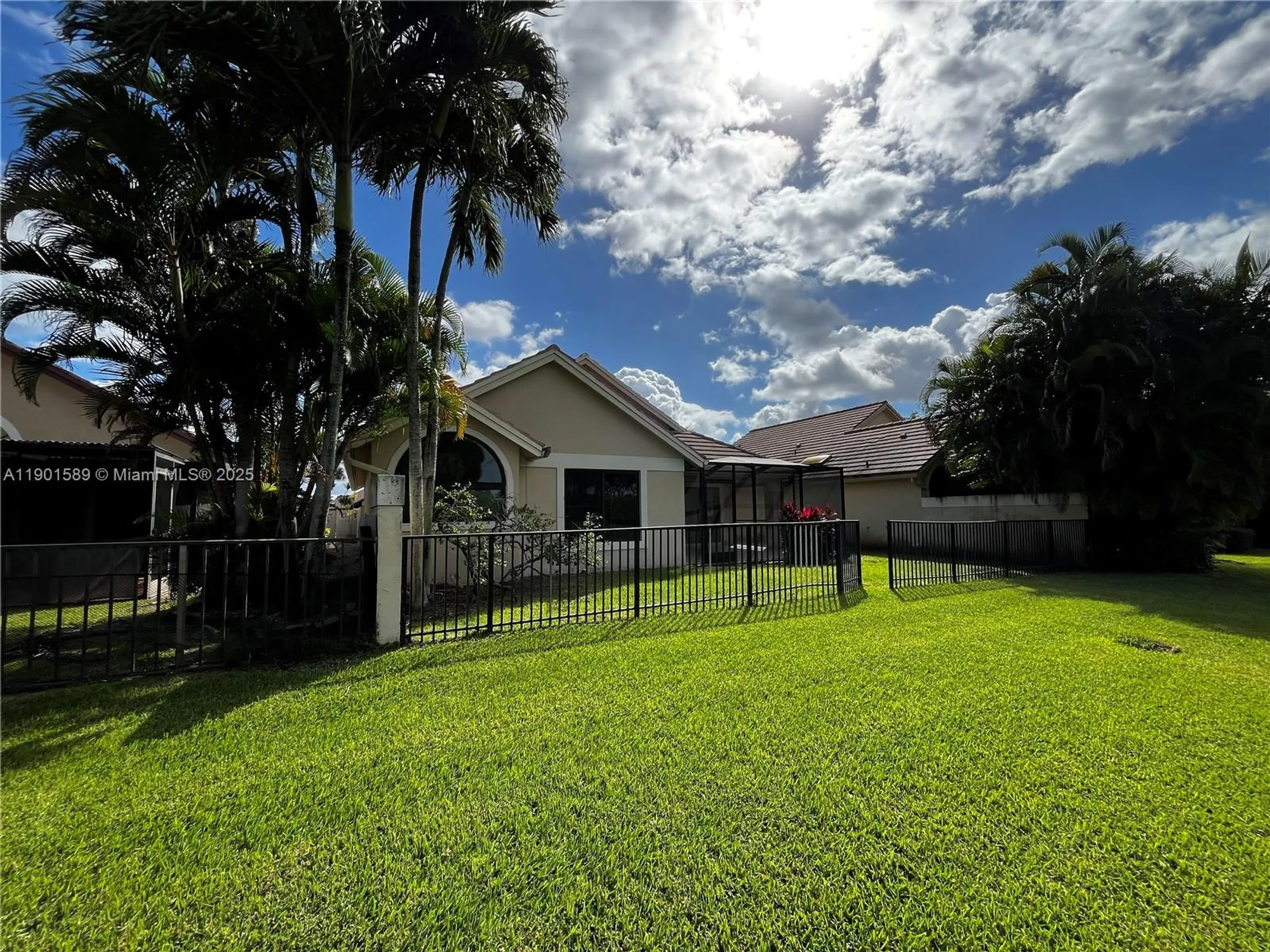 Property Slideshow image 6 of 30 | 8079 popash ct, Boynton Beach, FL, 33472