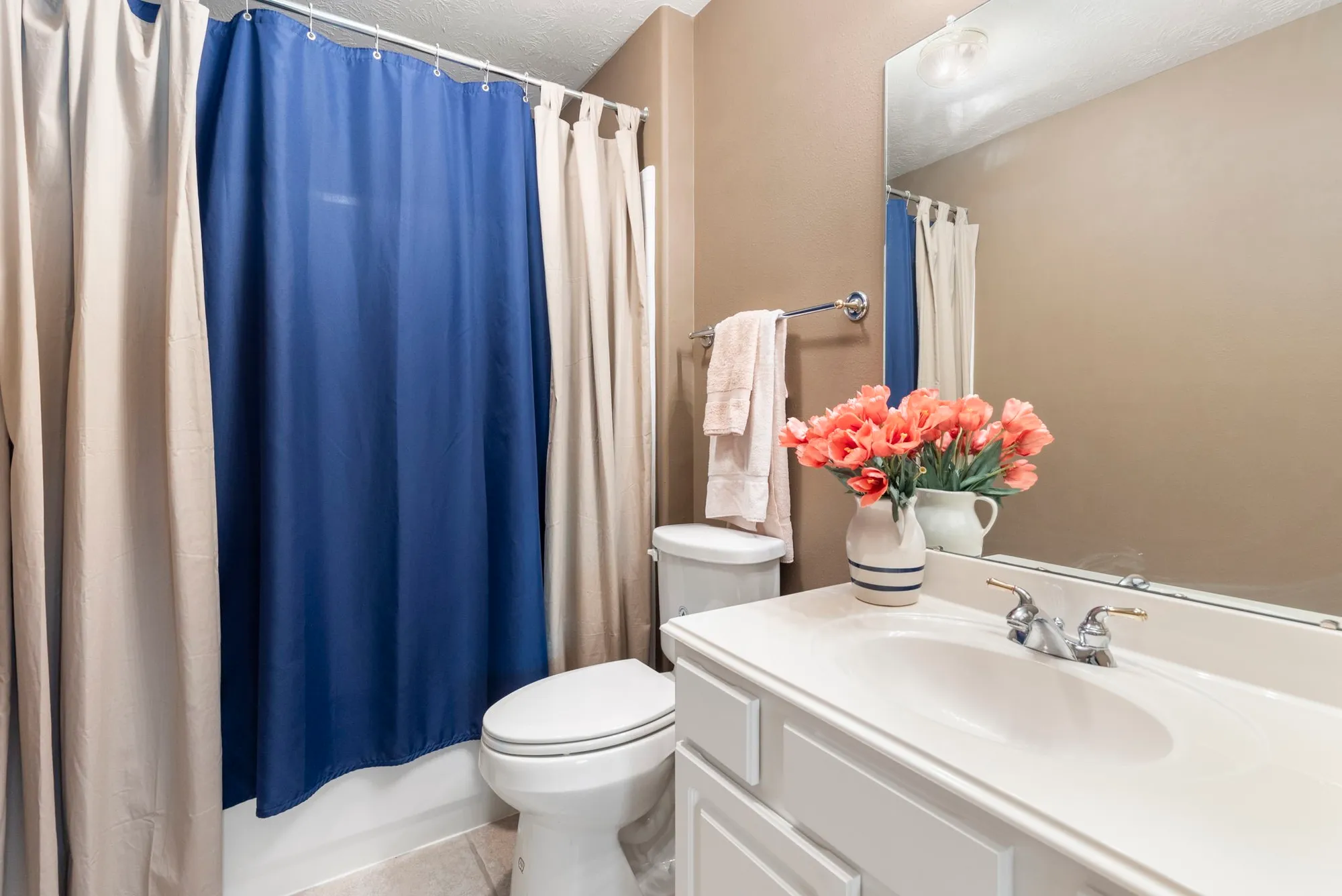 Property Slideshow image 30 of 35 | 162 e northcastle cir, The Woodlands, TX, 77384