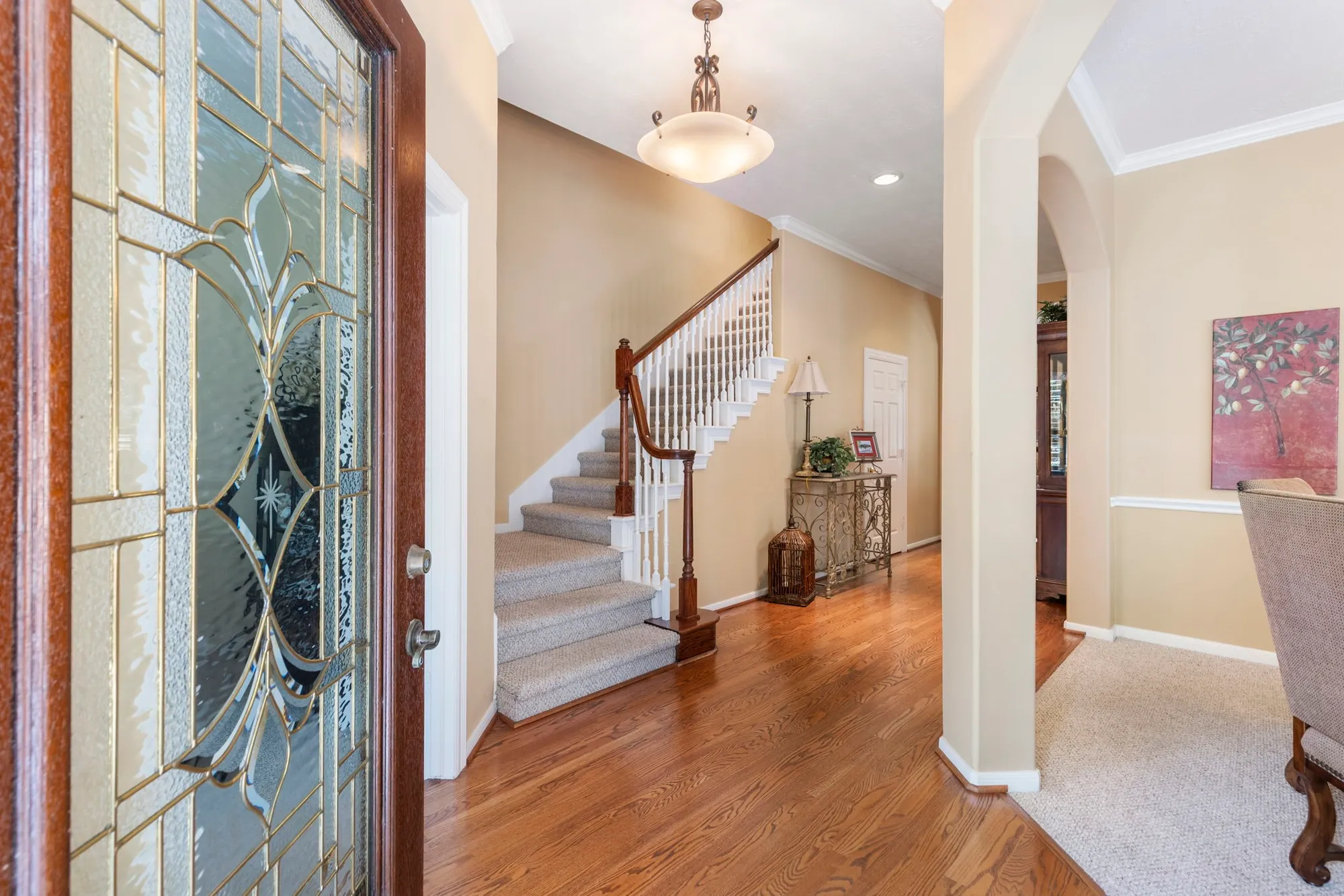 Property Slideshow image 4 of 35 | 162 e northcastle cir, The Woodlands, TX, 77384