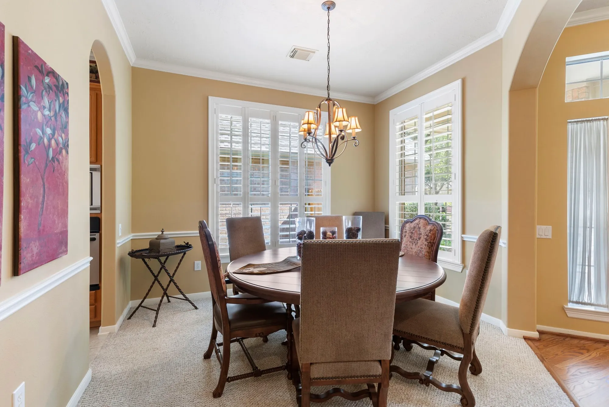 Property Slideshow image 6 of 35 | 162 e northcastle cir, The Woodlands, TX, 77384