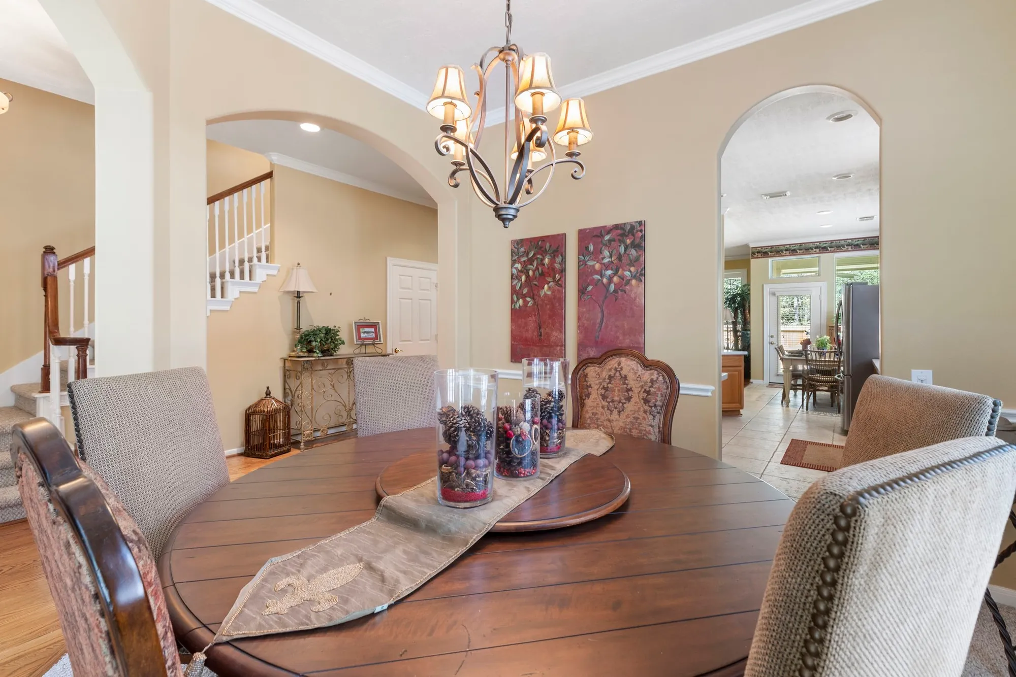 Property Slideshow image 7 of 35 | 162 e northcastle cir, The Woodlands, TX, 77384