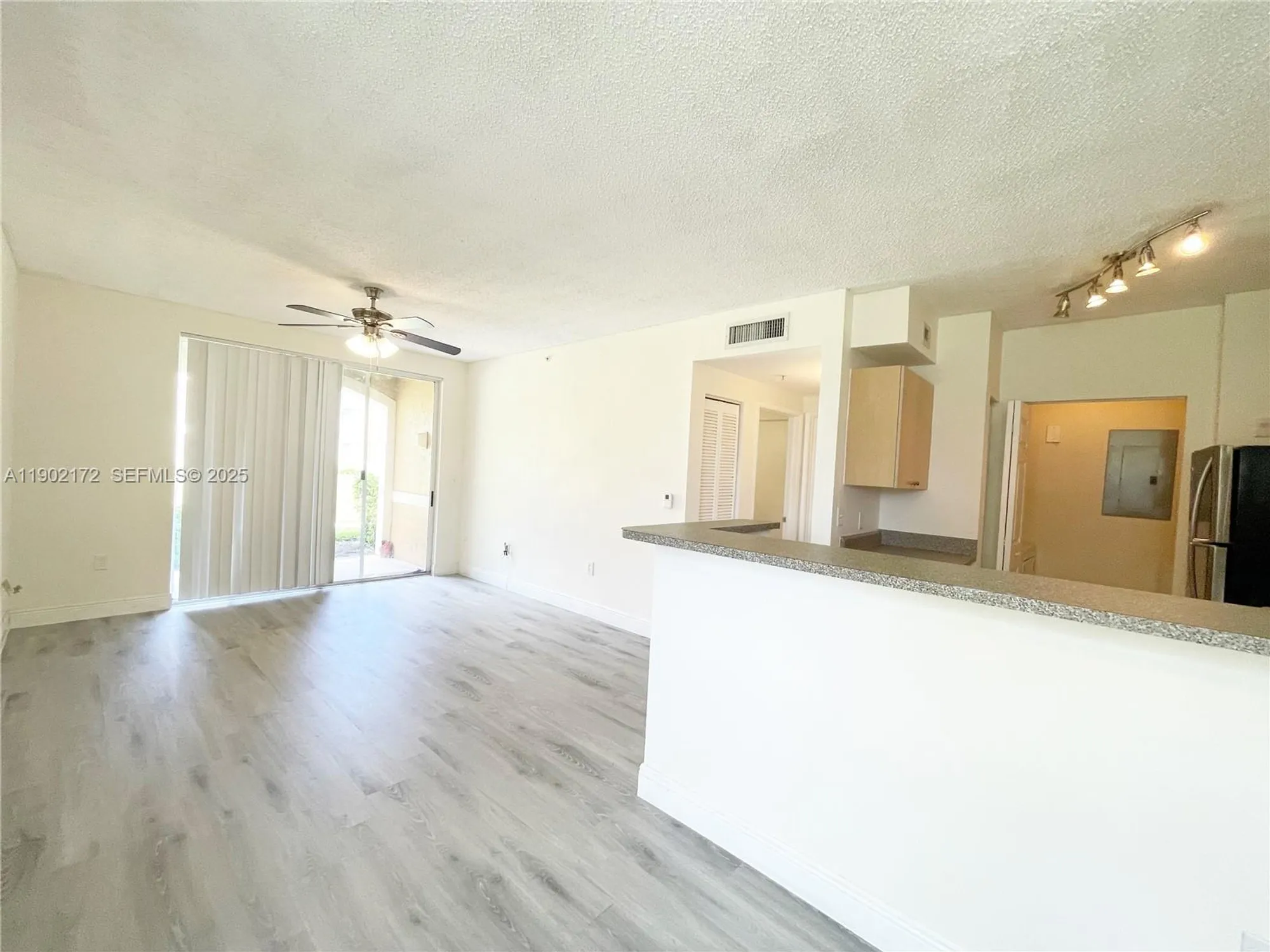 Property Slideshow image 5 of 35 | 8010 n nob hill rd apt 102, Tamarac, FL, 33321