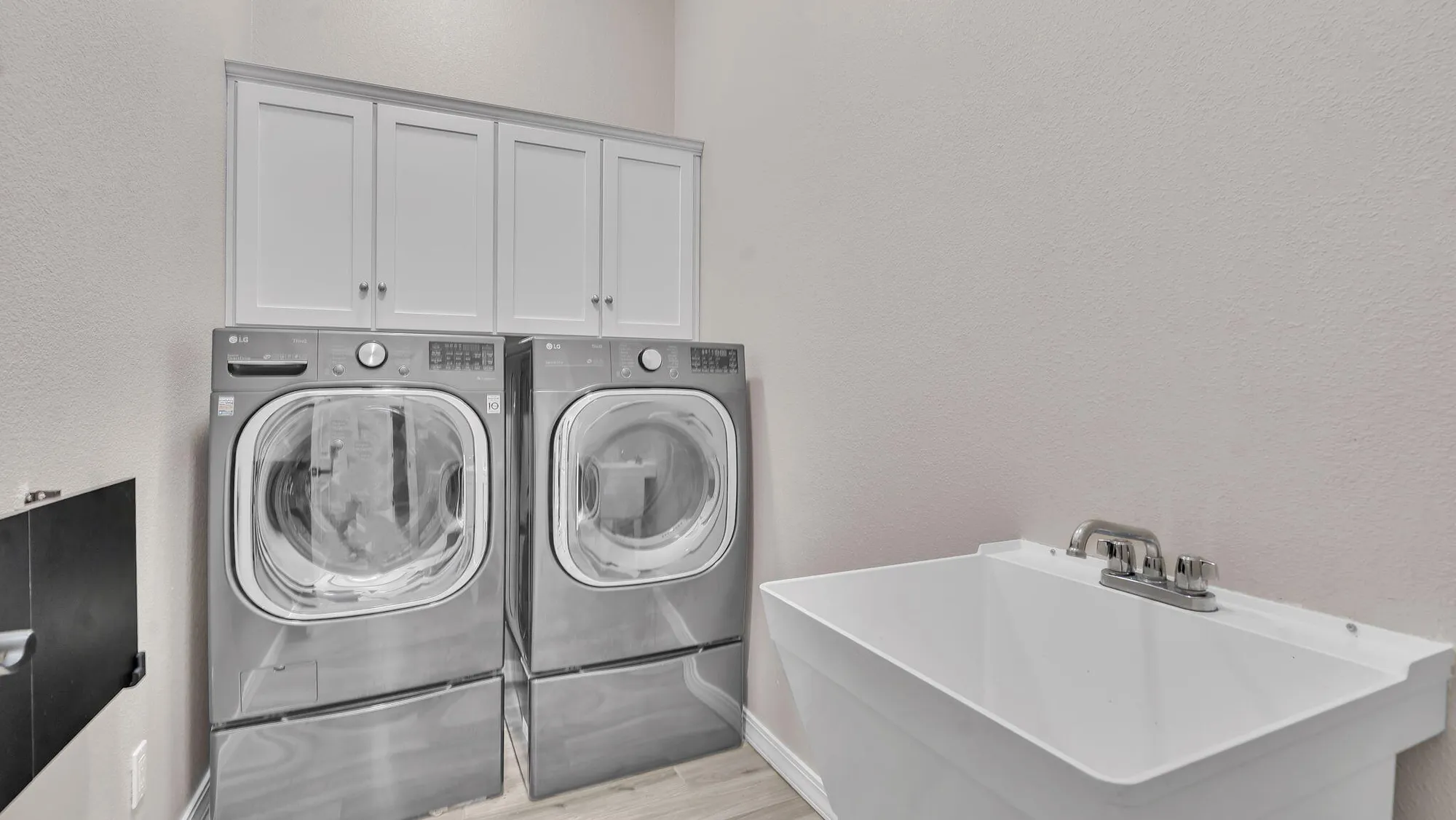 Property Slideshow image 38 of 65 | 4281 red river rd, Los Lunas, NM, 87031