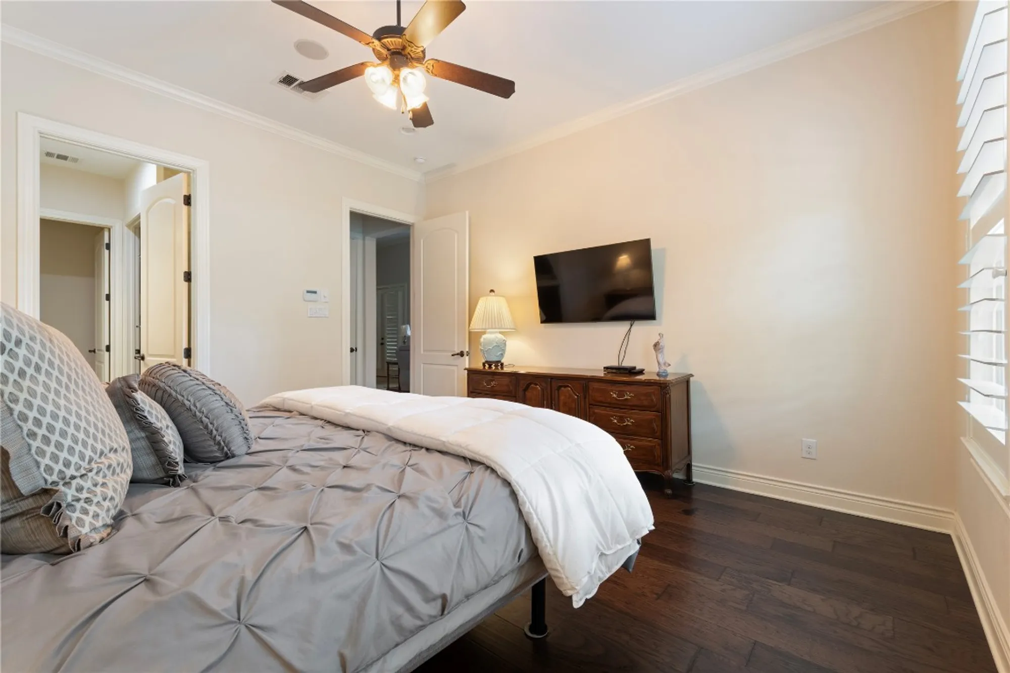 Property Slideshow image 16 of 35 | 108 rivalto cir 5, Lakeway, TX, 78734