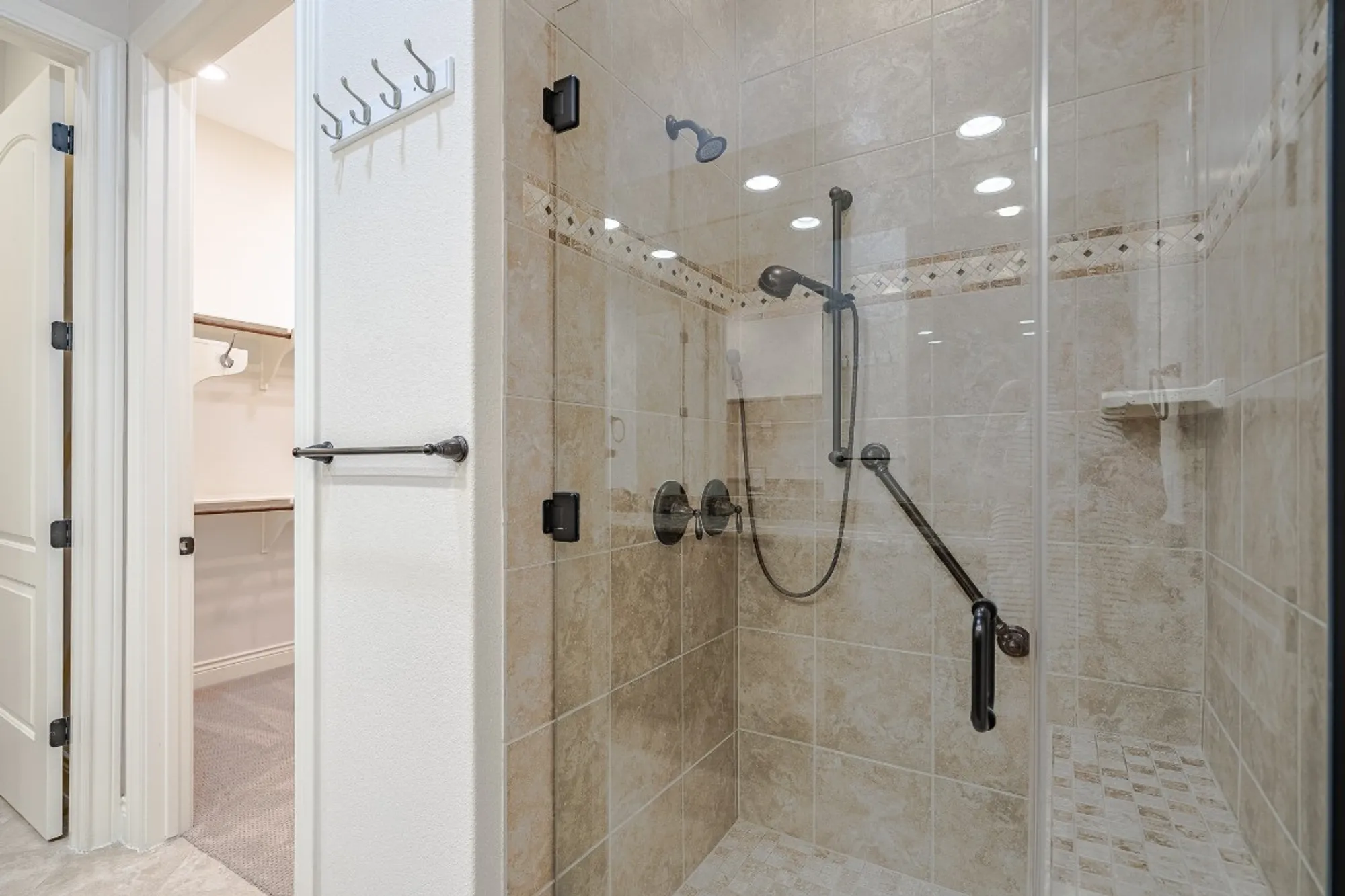 Property Slideshow image 18 of 35 | 108 rivalto cir 5, Lakeway, TX, 78734