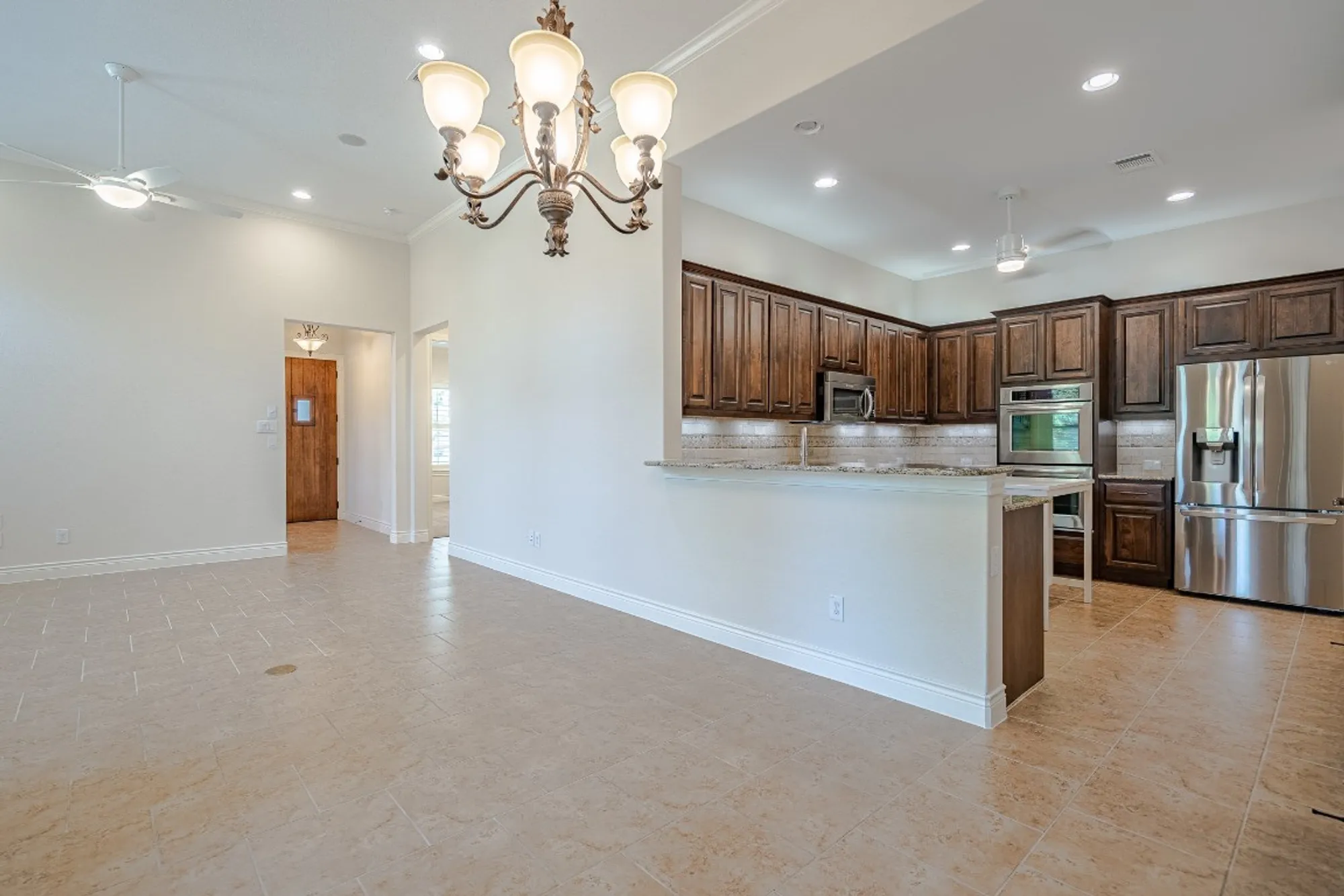 Property Slideshow image 11 of 35 | 108 rivalto cir 5, Lakeway, TX, 78734