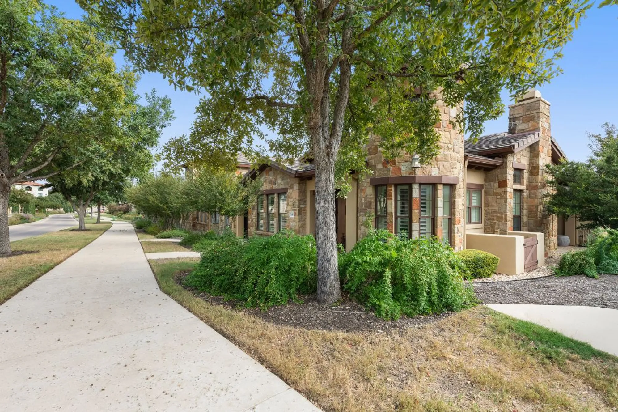 Property Slideshow image 2 of 35 | 108 rivalto cir 5, Lakeway, TX, 78734