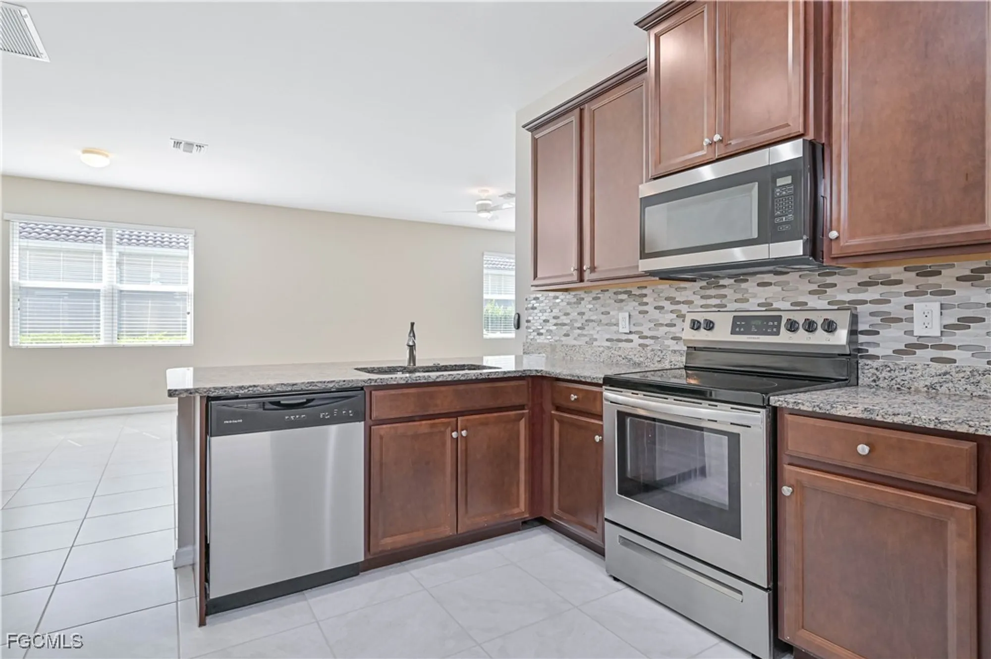 Property Slideshow image 14 of 31 | 2173 summersweet dr, Alva, FL, 33920