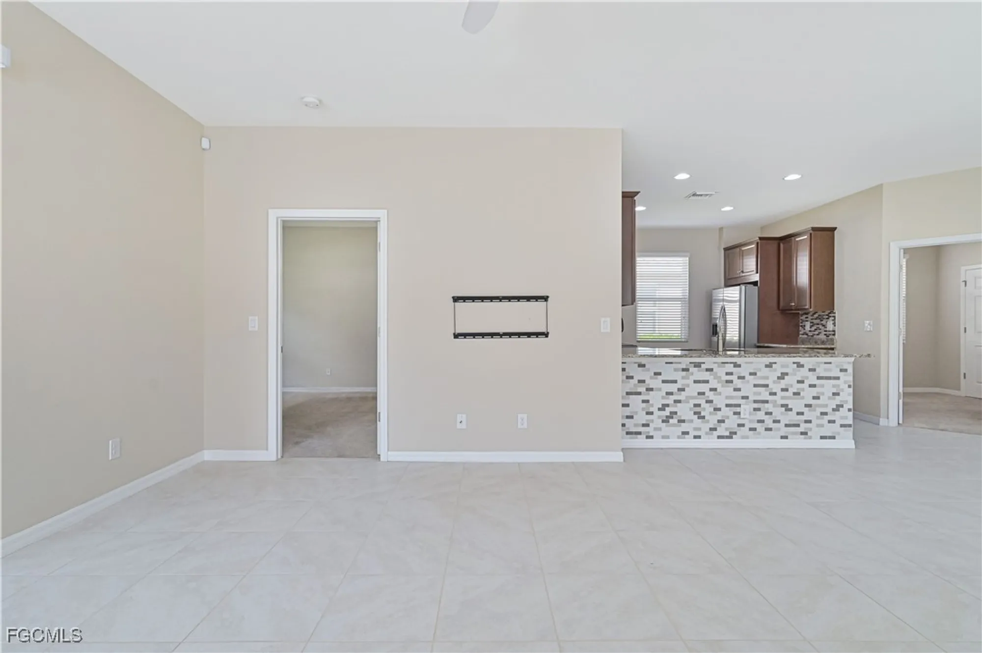 Property Slideshow image 10 of 31 | 2173 summersweet dr, Alva, FL, 33920