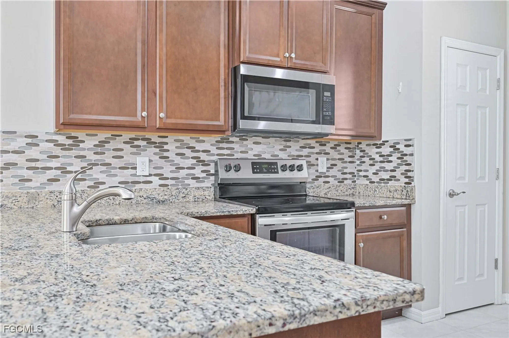 Property Slideshow image 13 of 31 | 2173 summersweet dr, Alva, FL, 33920
