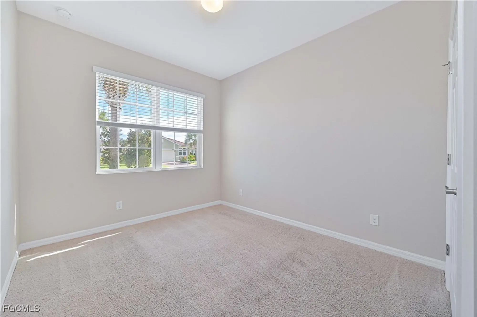 Property Slideshow image 23 of 31 | 2173 summersweet dr, Alva, FL, 33920