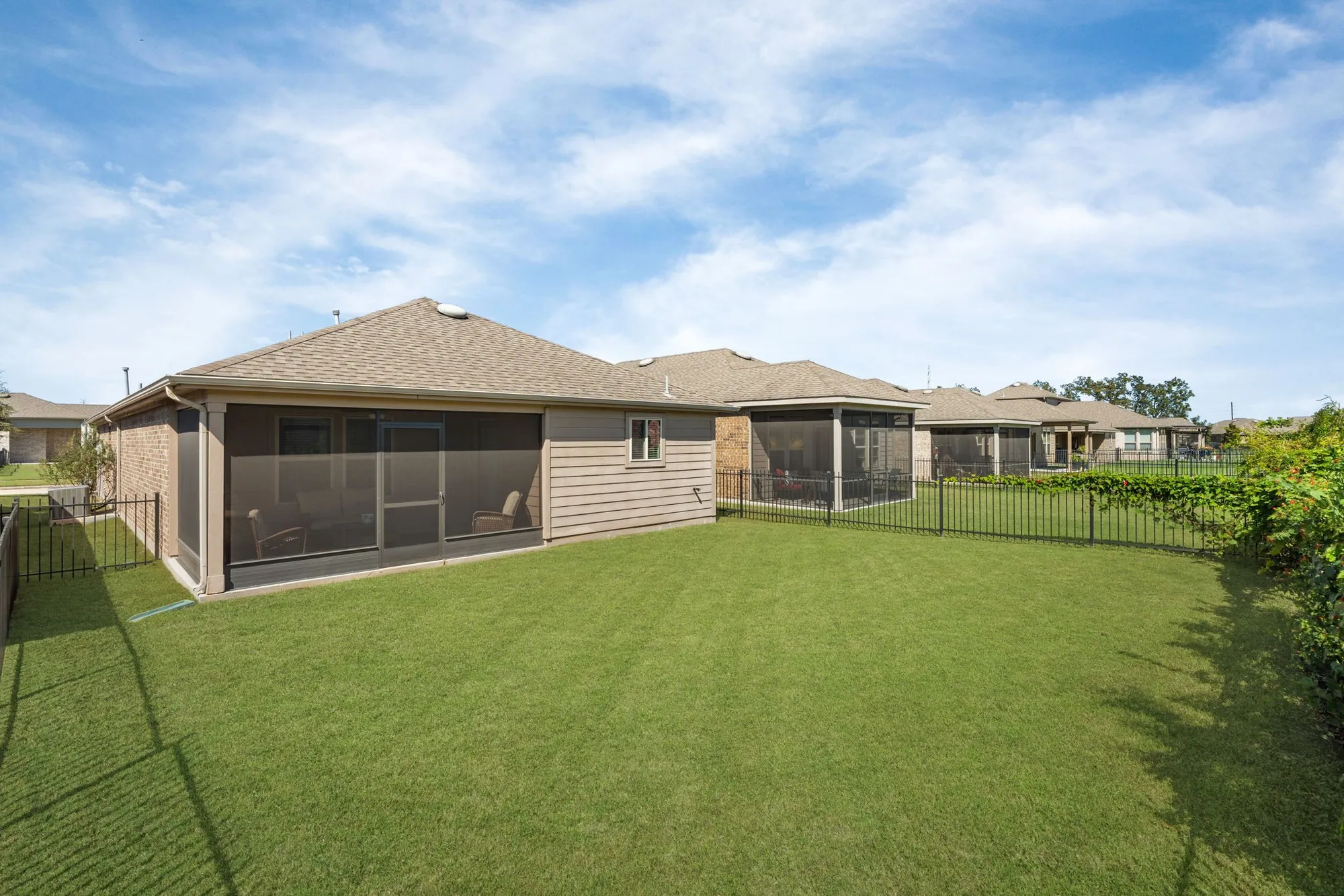 Property Slideshow image 31 of 47 | 343 crested eagle dr, Richmond, TX, 77469