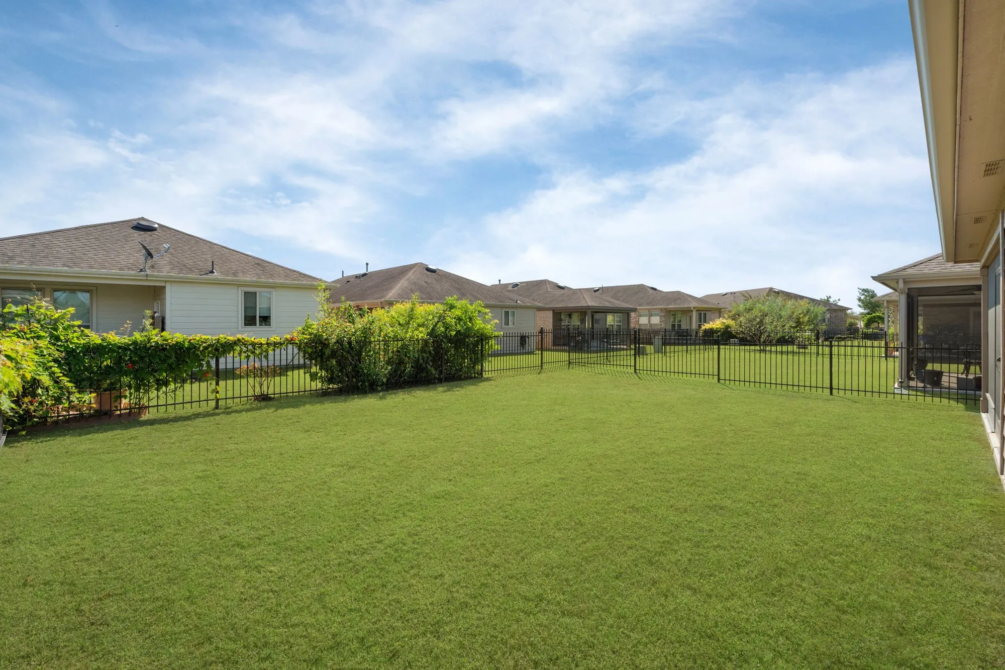 Property Slideshow image 33 of 47 | 343 crested eagle dr, Richmond, TX, 77469