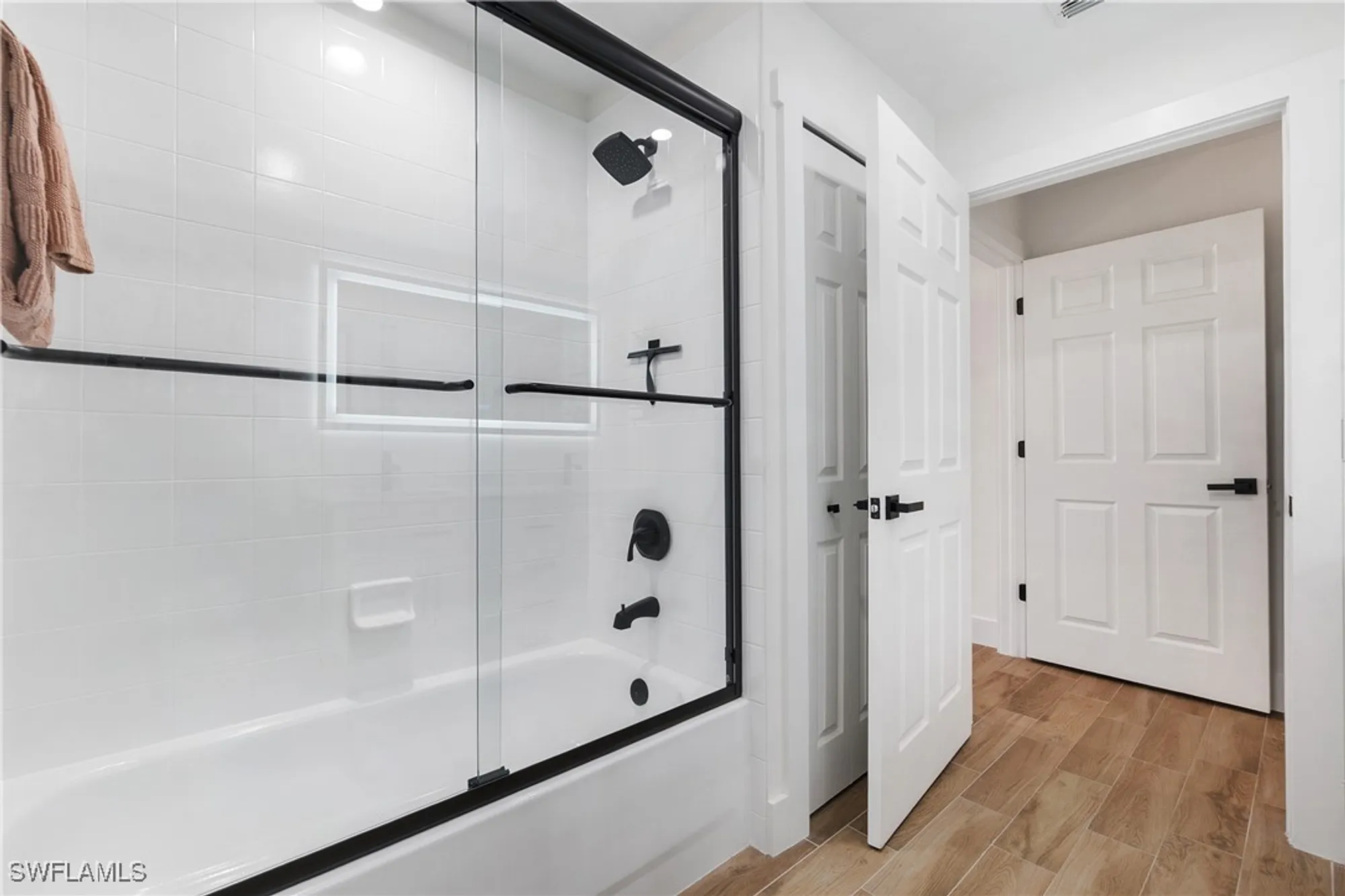 Property Slideshow image 19 of 31 | 20340 calice ct 1503, Estero, FL, 33928