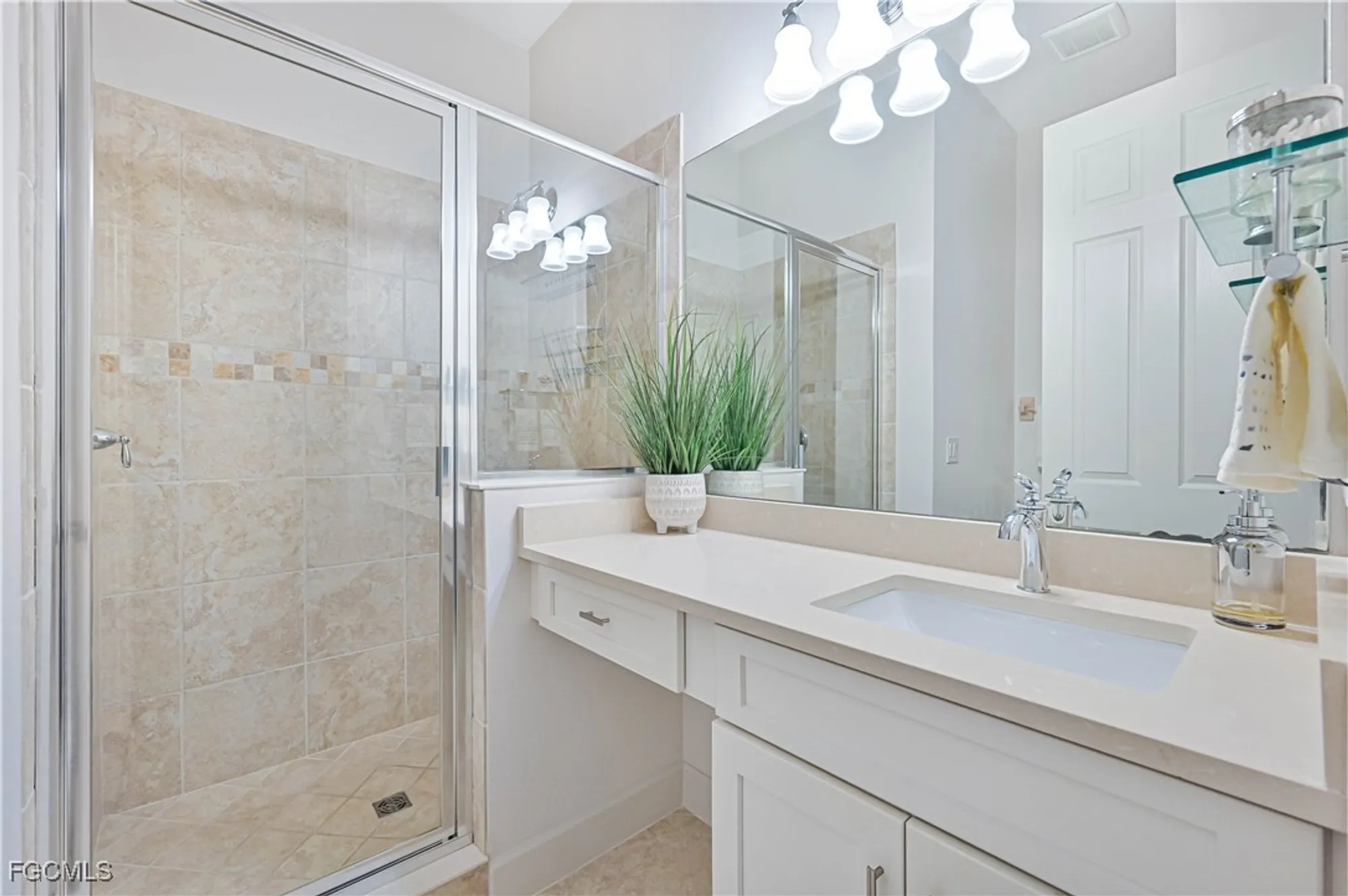Property Slideshow image 14 of 45 | 10251 glastonbury cir 201, Fort Myers, FL, 33913