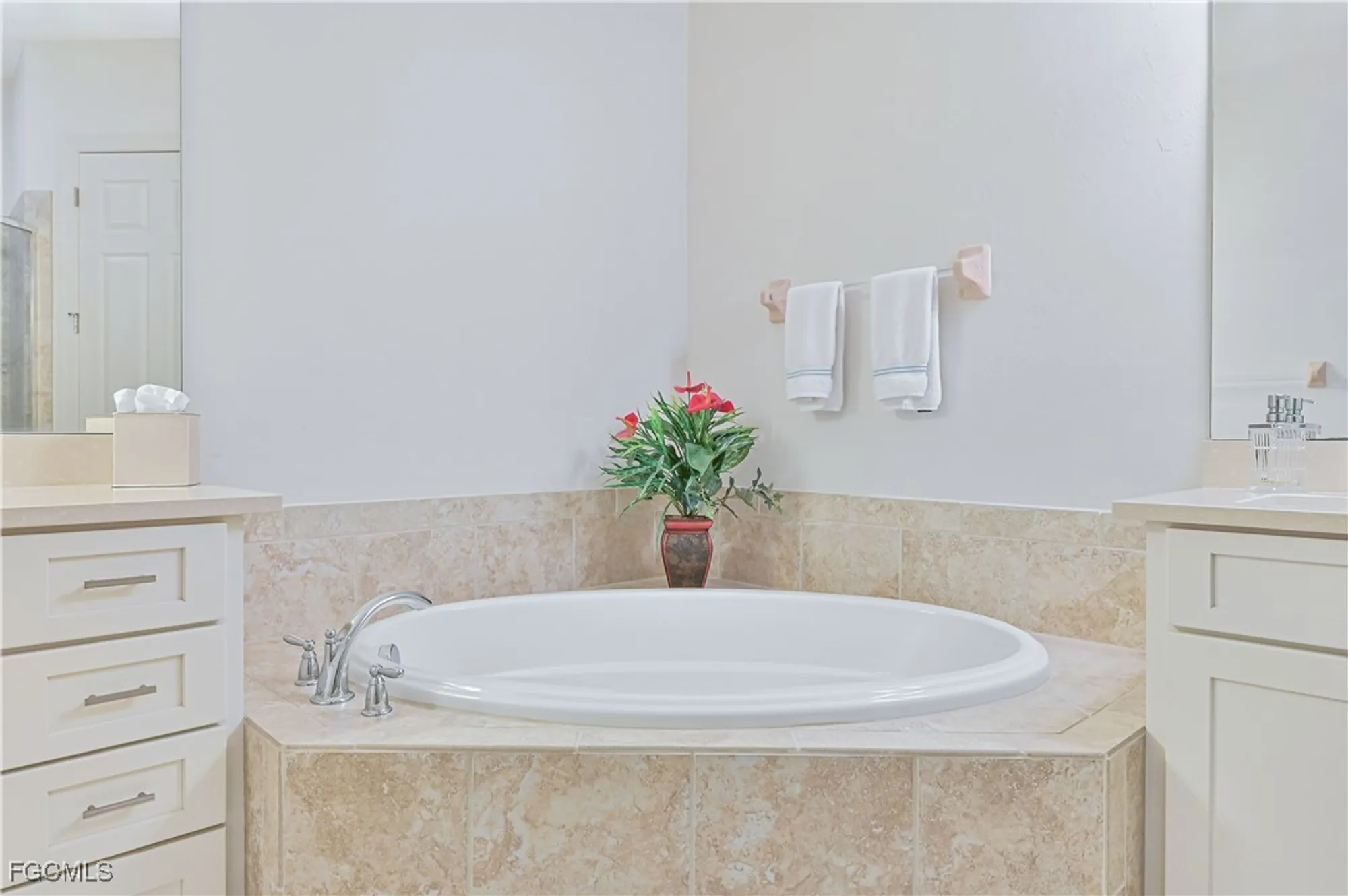 Property Slideshow image 34 of 45 | 10251 glastonbury cir 201, Fort Myers, FL, 33913