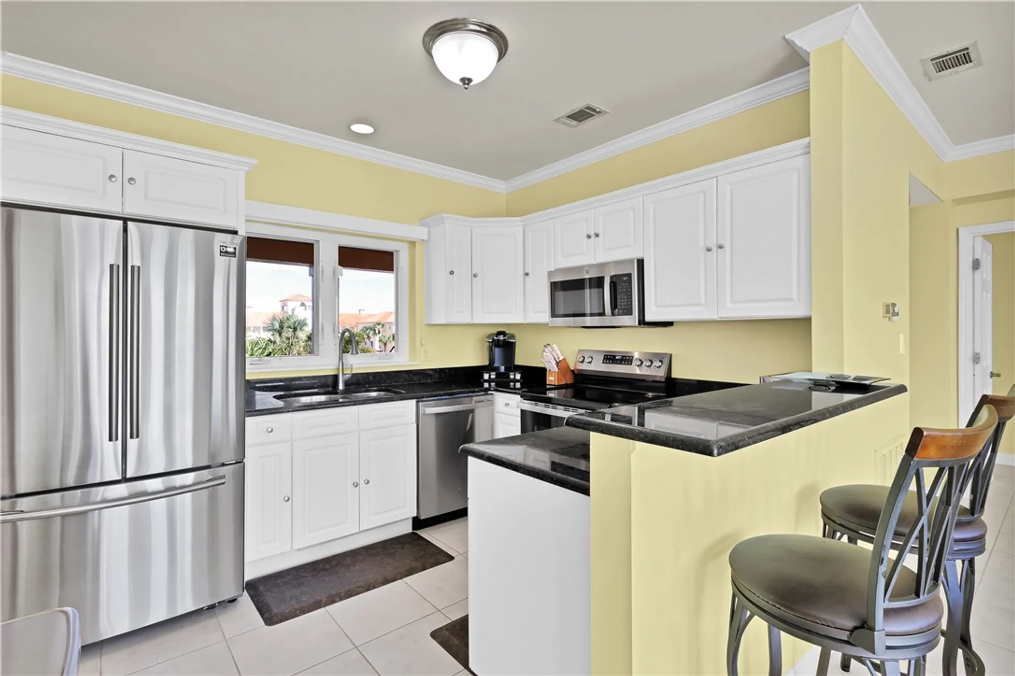 Property Slideshow image 6 of 35 | 5045 harmony cir 305, Vero Beach, FL, 32967