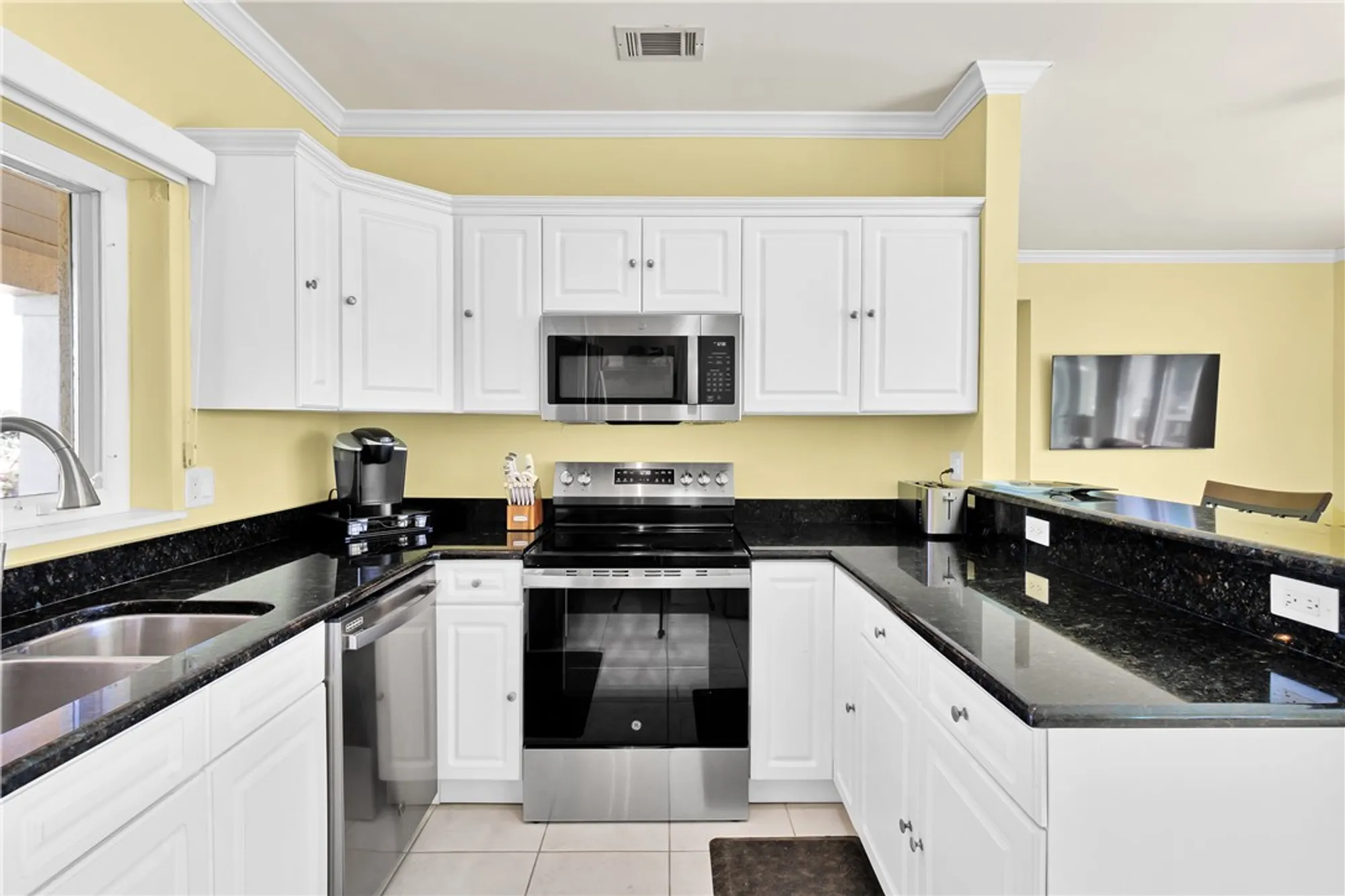 Property Slideshow image 7 of 35 | 5045 harmony cir 305, Vero Beach, FL, 32967