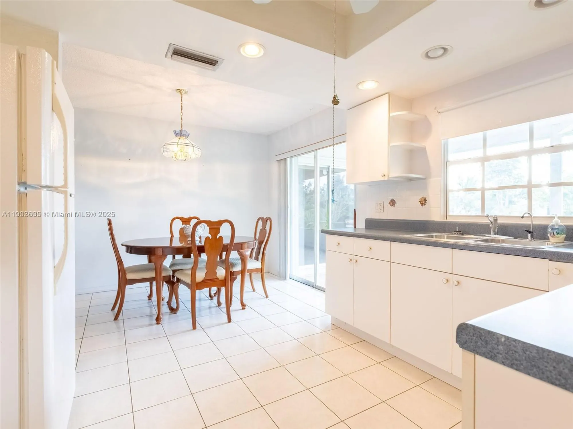 Property Slideshow image 8 of 57 | 6920 nw 16th st, Margate, FL, 33063