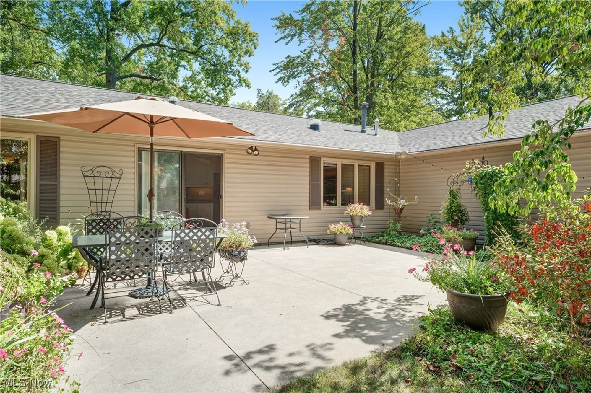 Property Slideshow image 27 of 37 | 8746 barton dr, Strongsville, OH, 44149