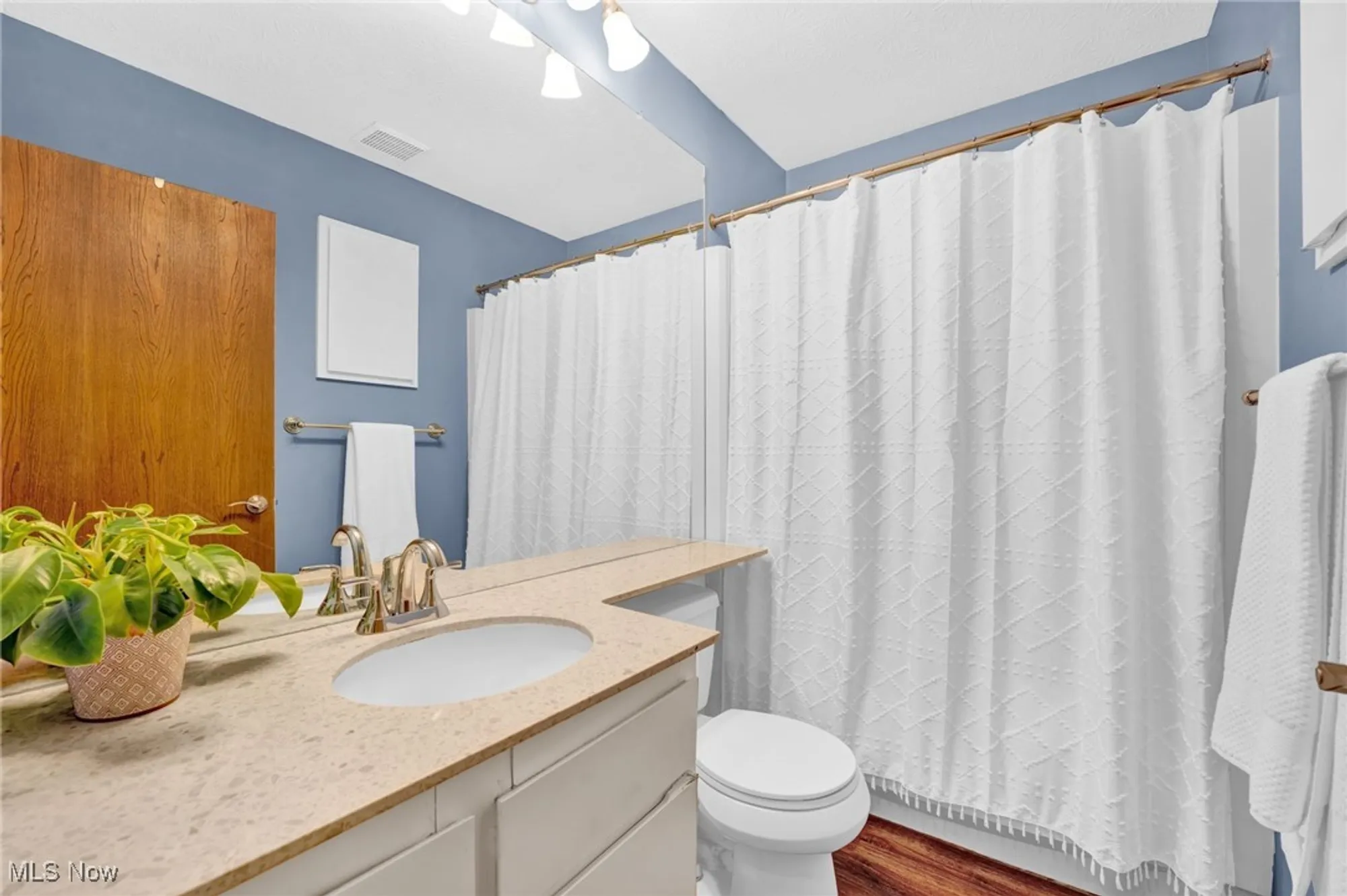 Property Slideshow image 22 of 37 | 8746 barton dr, Strongsville, OH, 44149